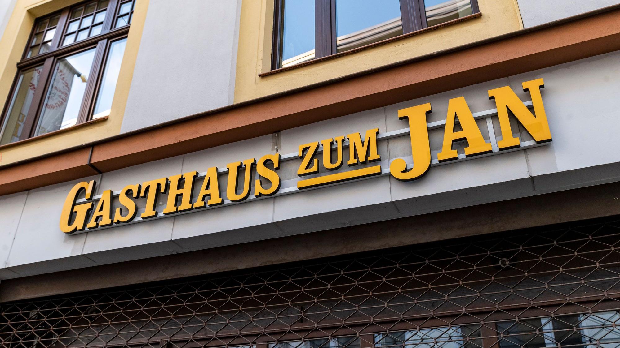 02.02.2022, Köln:
Das Traditionslokal Gasthaus Zum Jan auf der Tieboldsgasse in der Kölner Innenstadt, ist im zweiten Jahr der Corona-Pandemie erneut geschlossen.
Die Schließung durch die Stadt Köln erfolgte von heute auf morgen und mitten in der Karnevalssession.
Mittwoch 2. Februar 2022
Aufgenommen am: 02.02.2022
Foto: Alexander Roll (Staff)