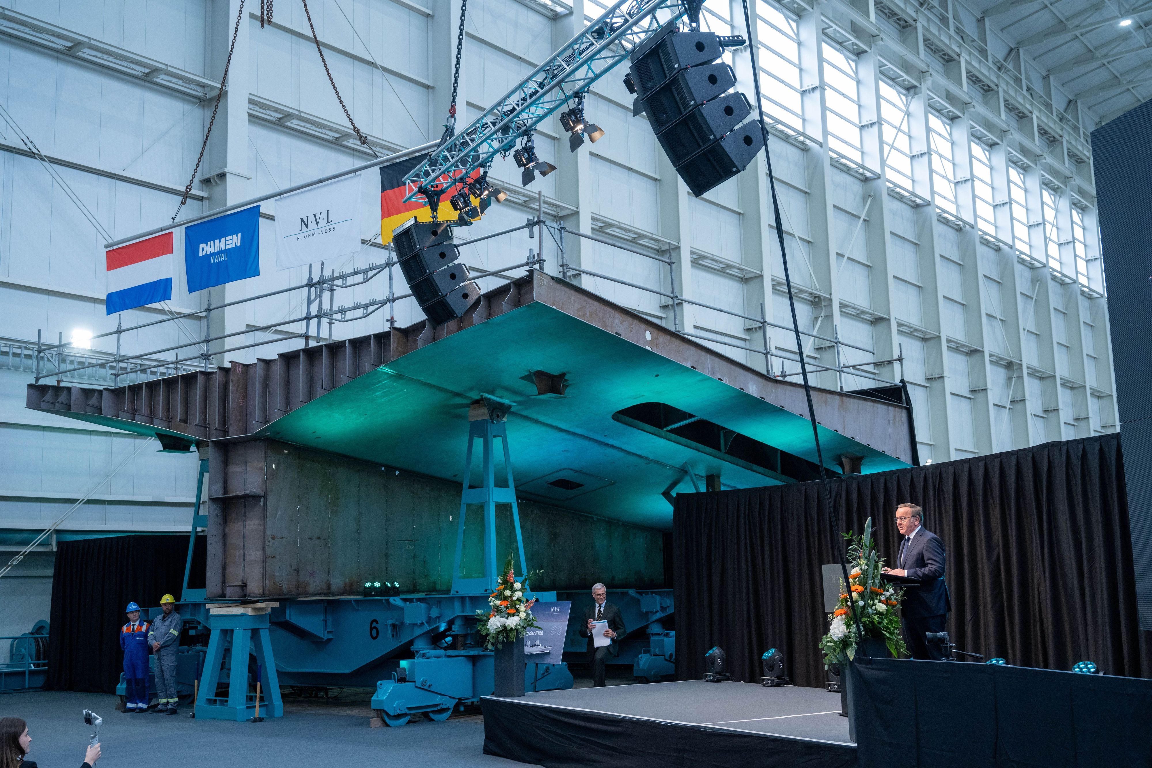 Boris Pistorius (SPD), Bundesverteidigungsminister, spricht zur Kiellegung der Fregatte F126 „Niedersachsen“ auf der Peene-Werft.