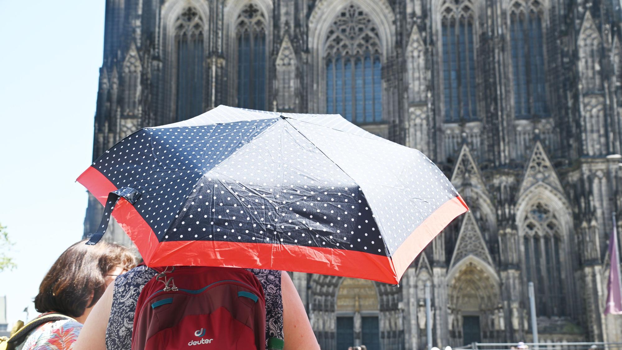 In Köln hat extreme Hitze geherrscht (Bild vom 24. Juni). In der Innenstadt war es kaum auszuhalten.
