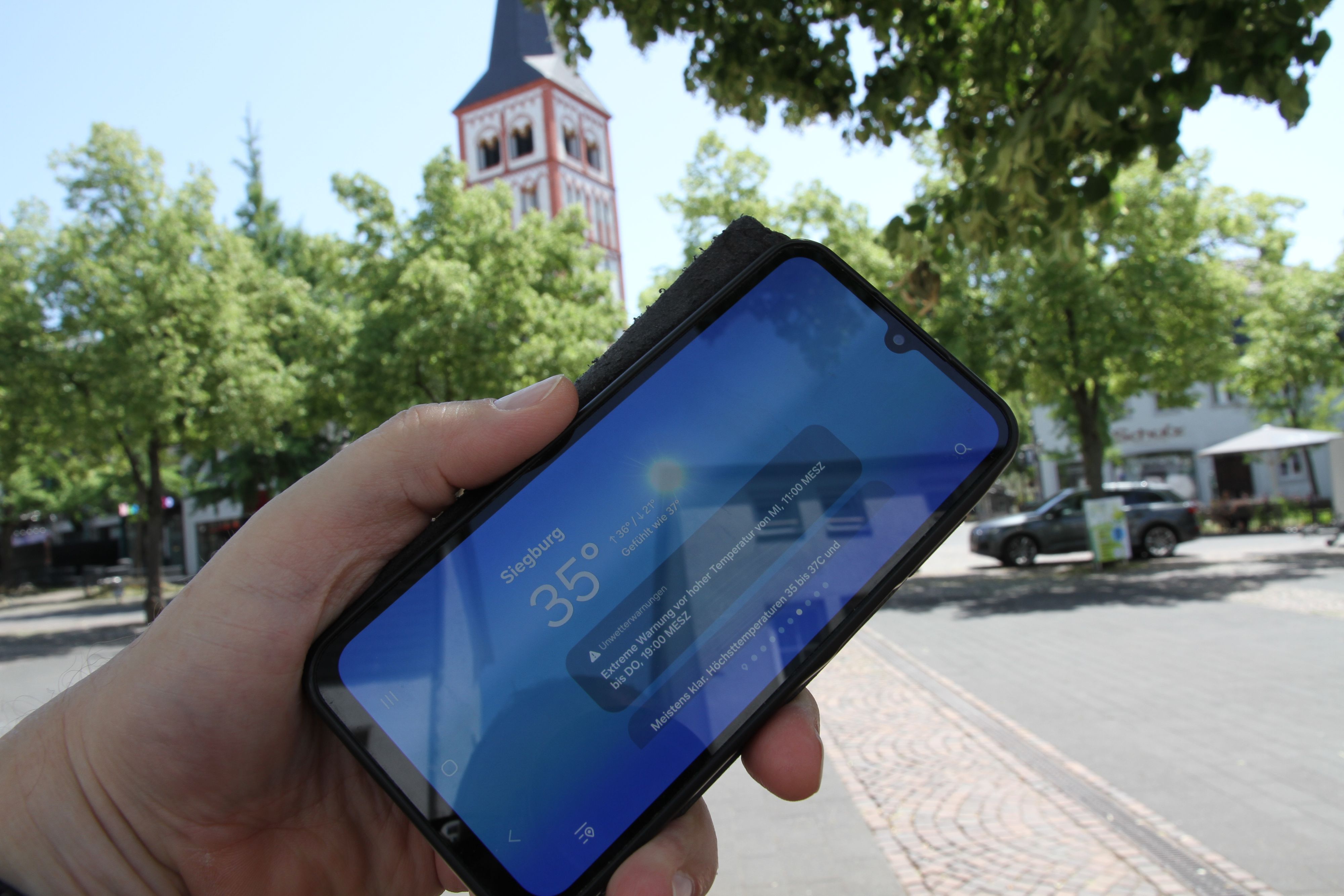 Die Wetter-App meldet für Siegburg auch in den kommenden Tagen heiße Temperaturen von 35 Grad Celsius  und mehr.
