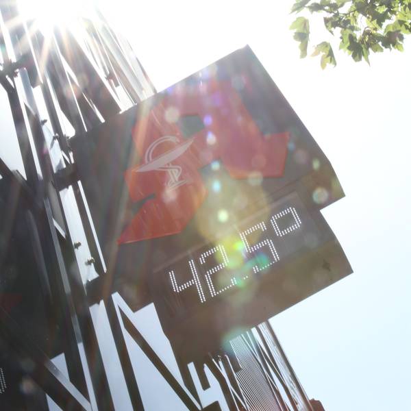 Hitzewelle in Siegburg, das Thermometer an der Apotheke an der Neuen Poststraße zeigt 42,5 Grad Celsius