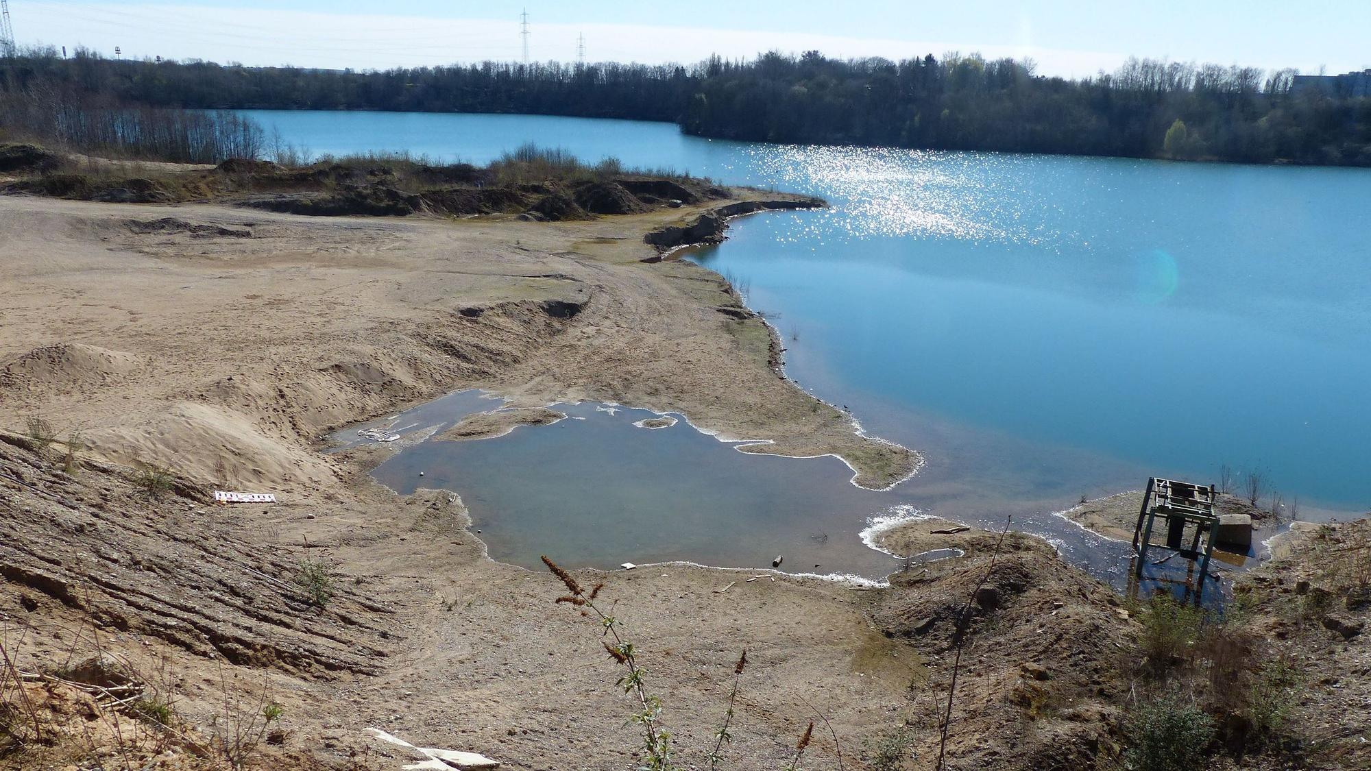 Gefährliche Abkühlung: Im Pulheimer See ist das Baden verboten.