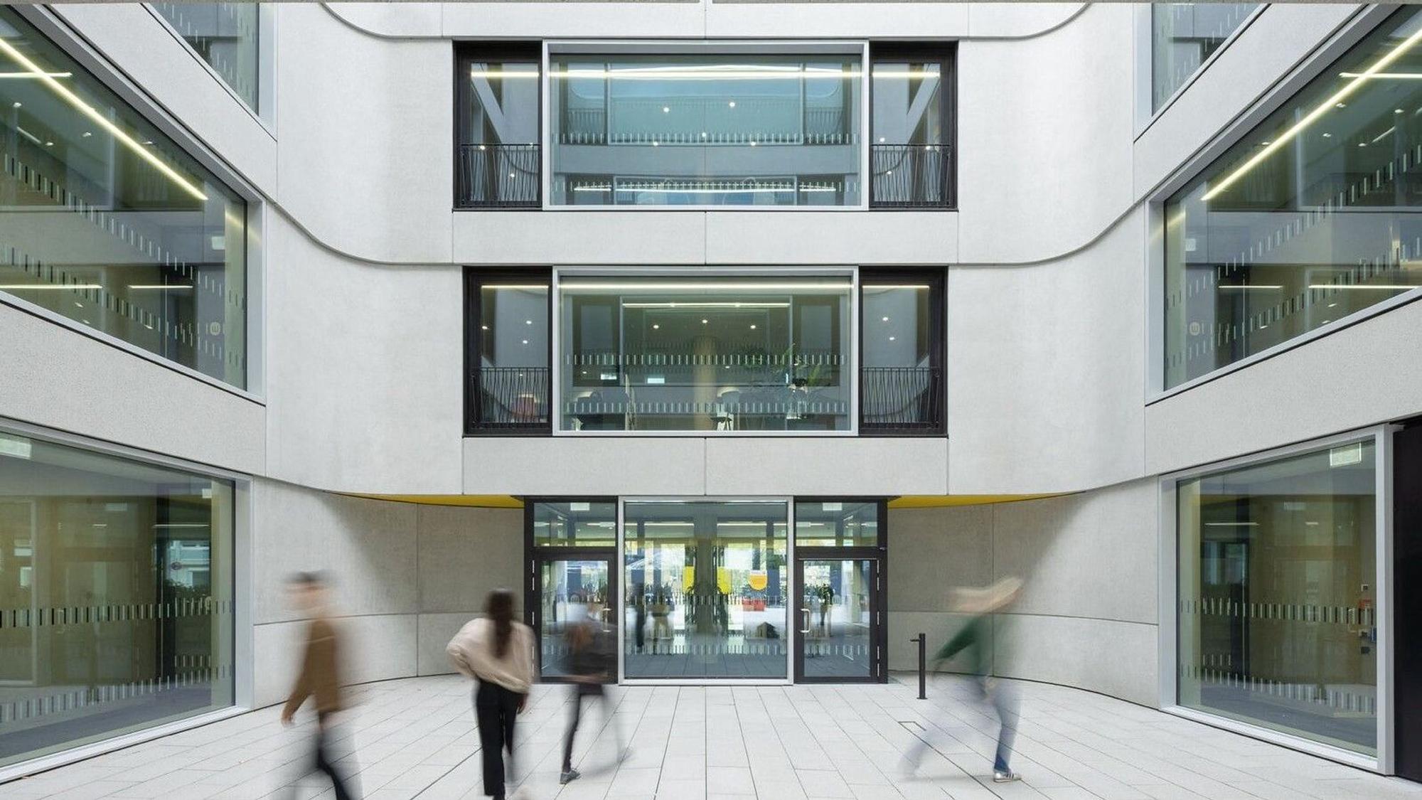 Der Innenhof im Servicehaus des Kölner Studierendenwerks