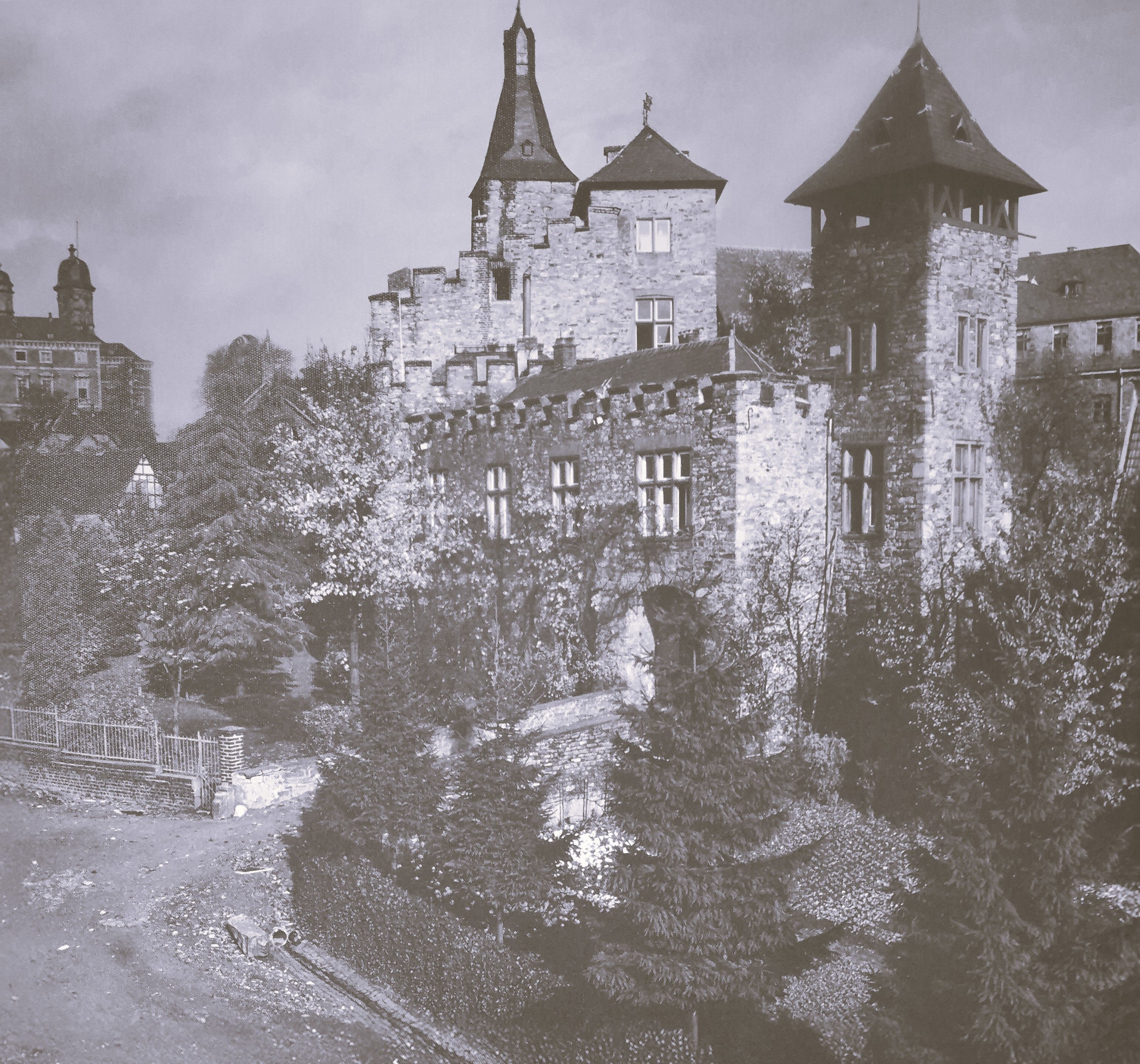Eine schwarz-weiße Aufnahme des Alten Schlosses.