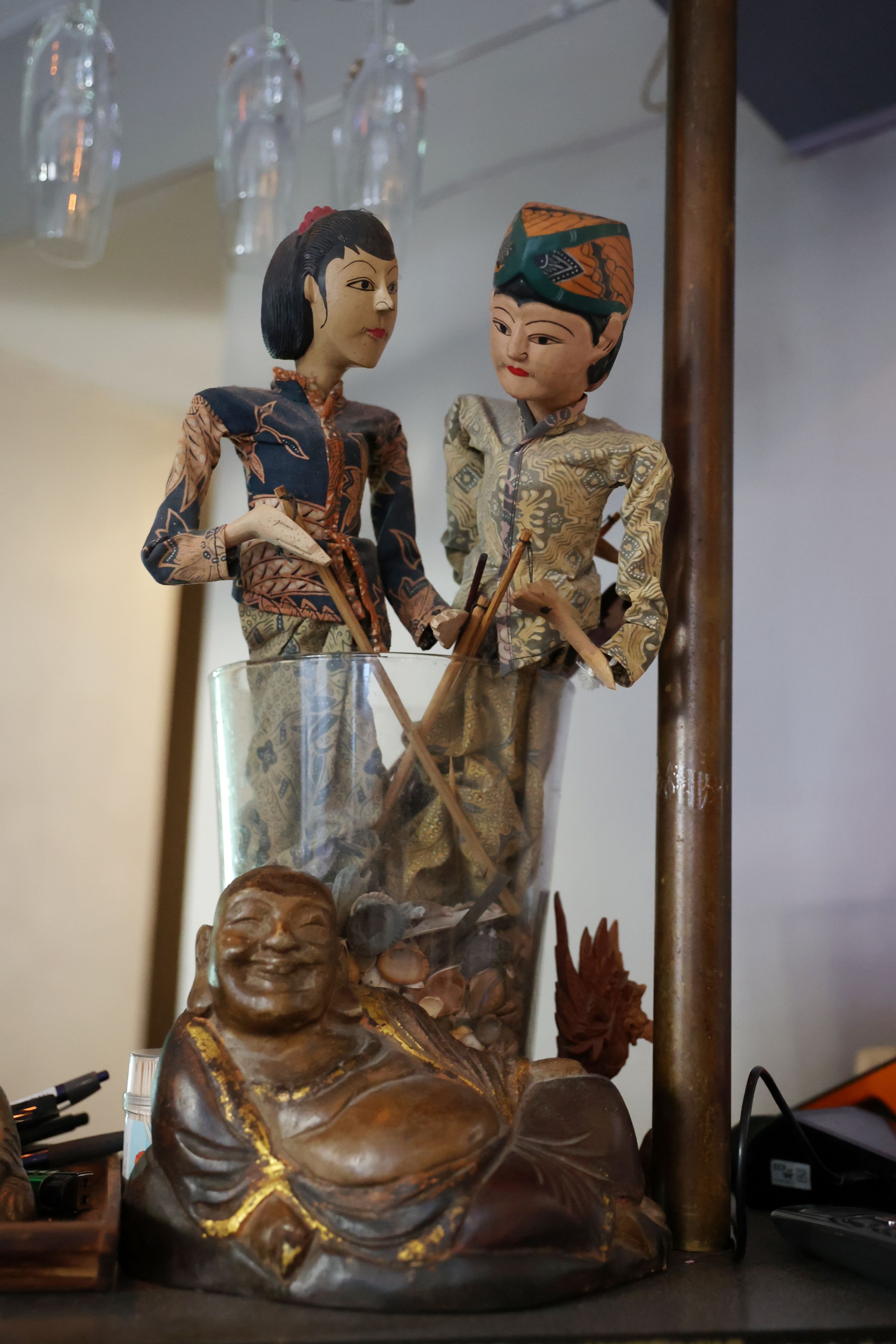 Eine indonesische Skulptur ist zu sehen.
