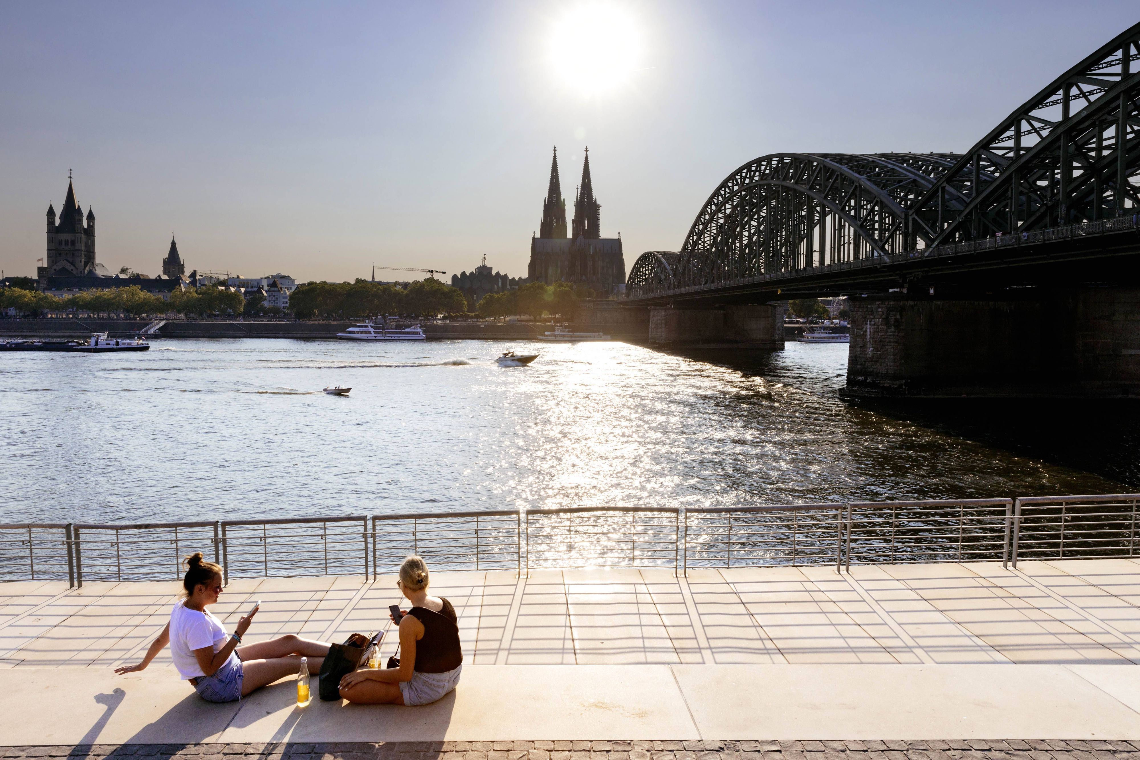 Bis zu 39 Grad heiß soll es am Wochenende in Köln werden.