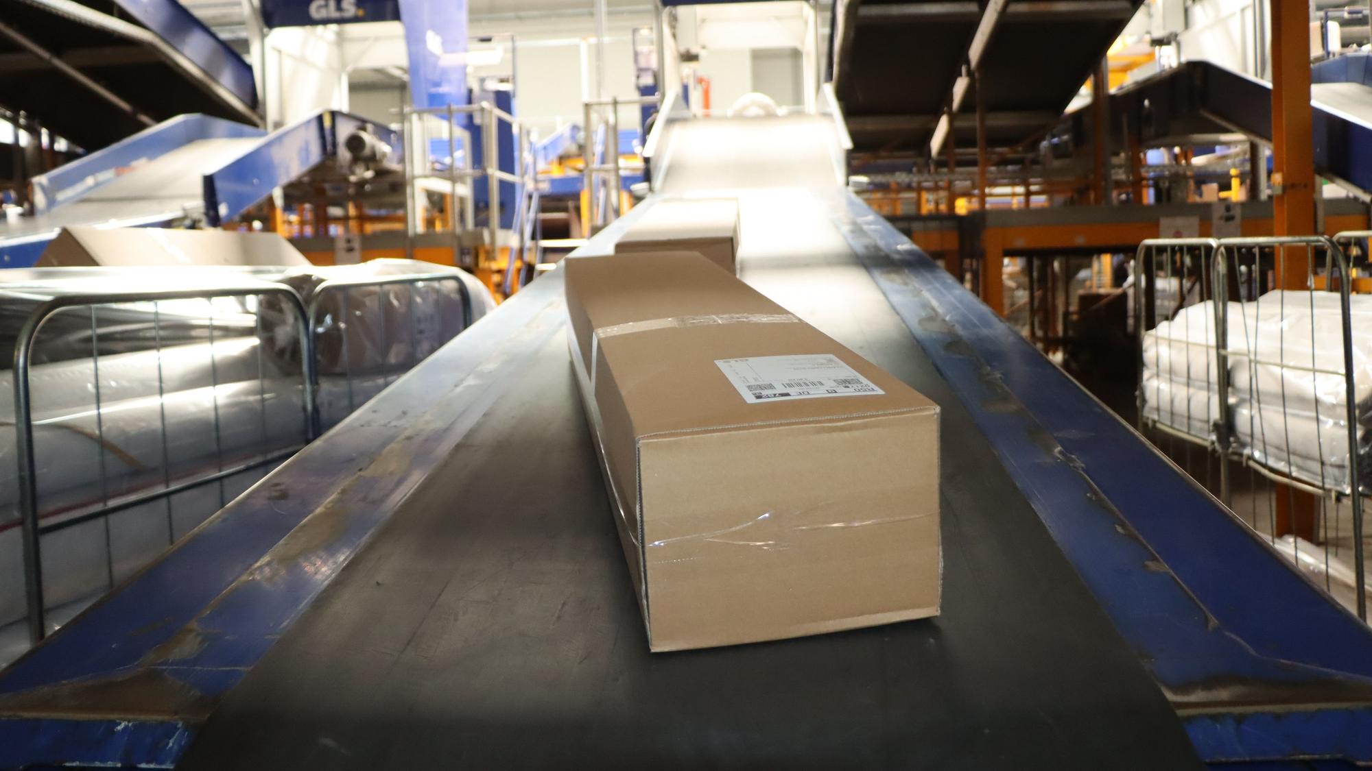 Kleine und große Pakete – bis zu 100.000 Pakete werden täglich im Depot Bornheim umgeschlagen.