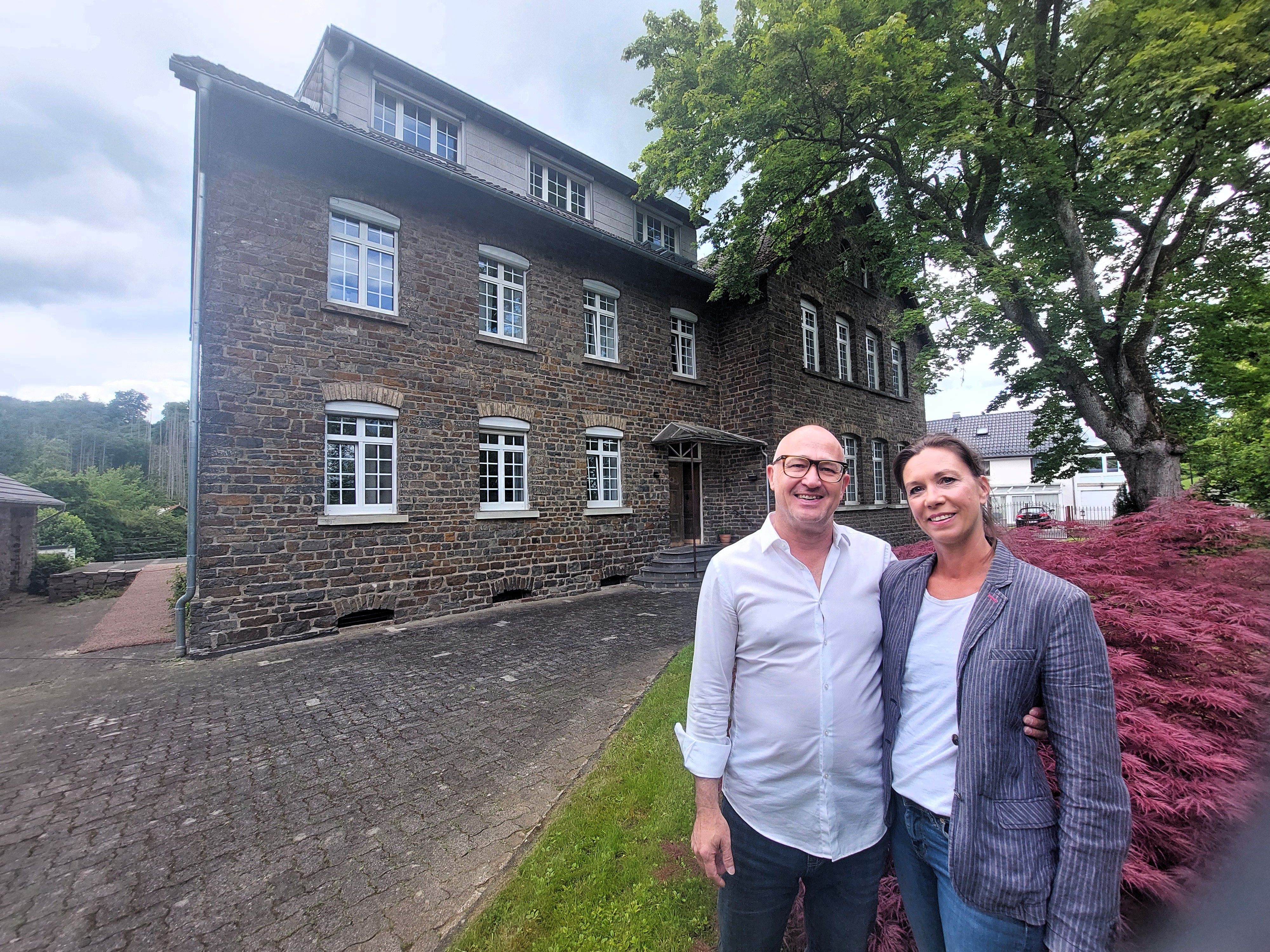 Matthias und Franziska Müller sind die heutigen Eigentümer der Schule Nummer drei, die bis Mitte der 1950 Jahre in Betrieb war.