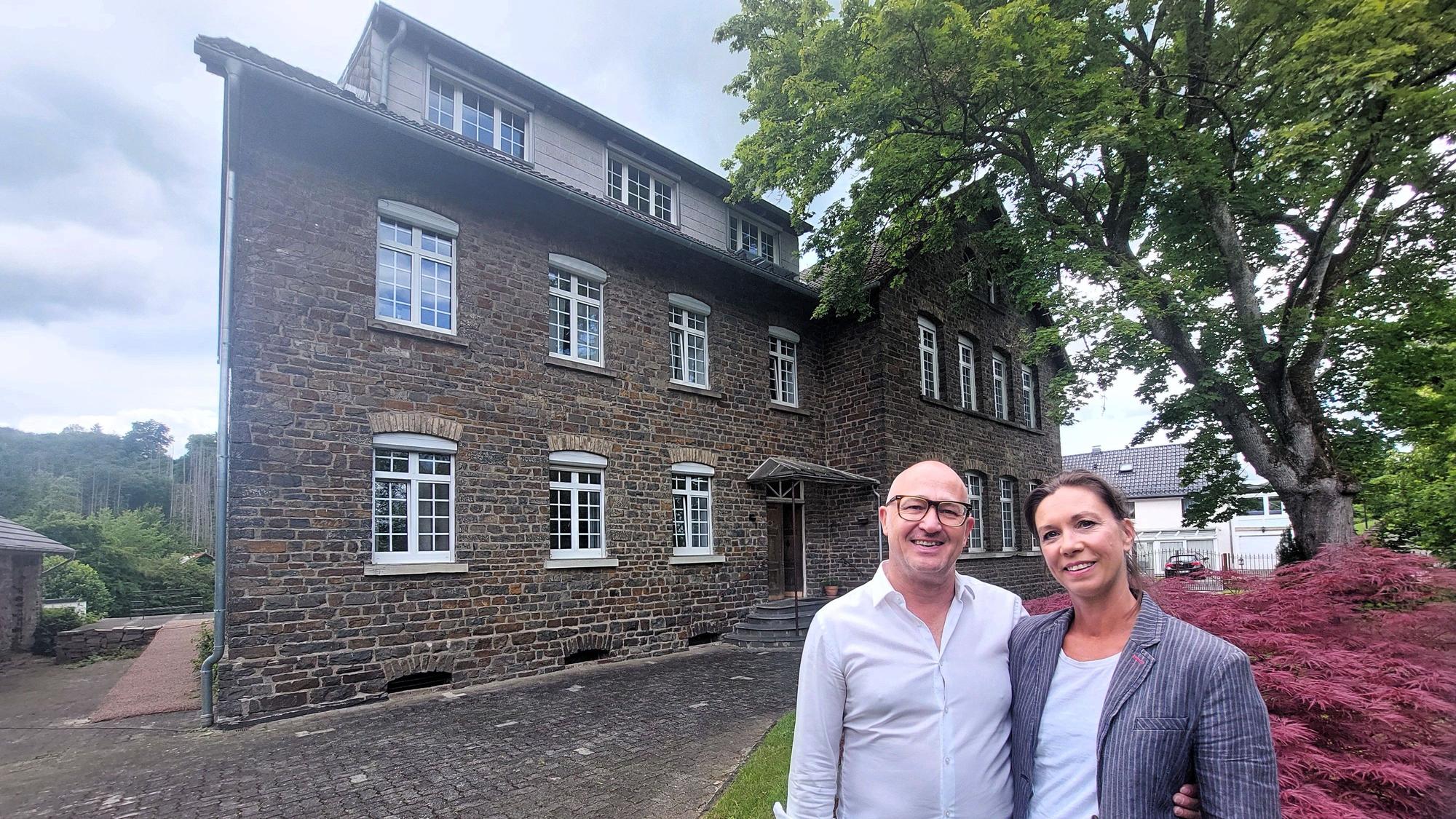Matthias und Franziska Müller sind die heutigen Eigentümer der Schule Nummer drei, die bis Mitte der 1950 Jahre in Betrieb war.