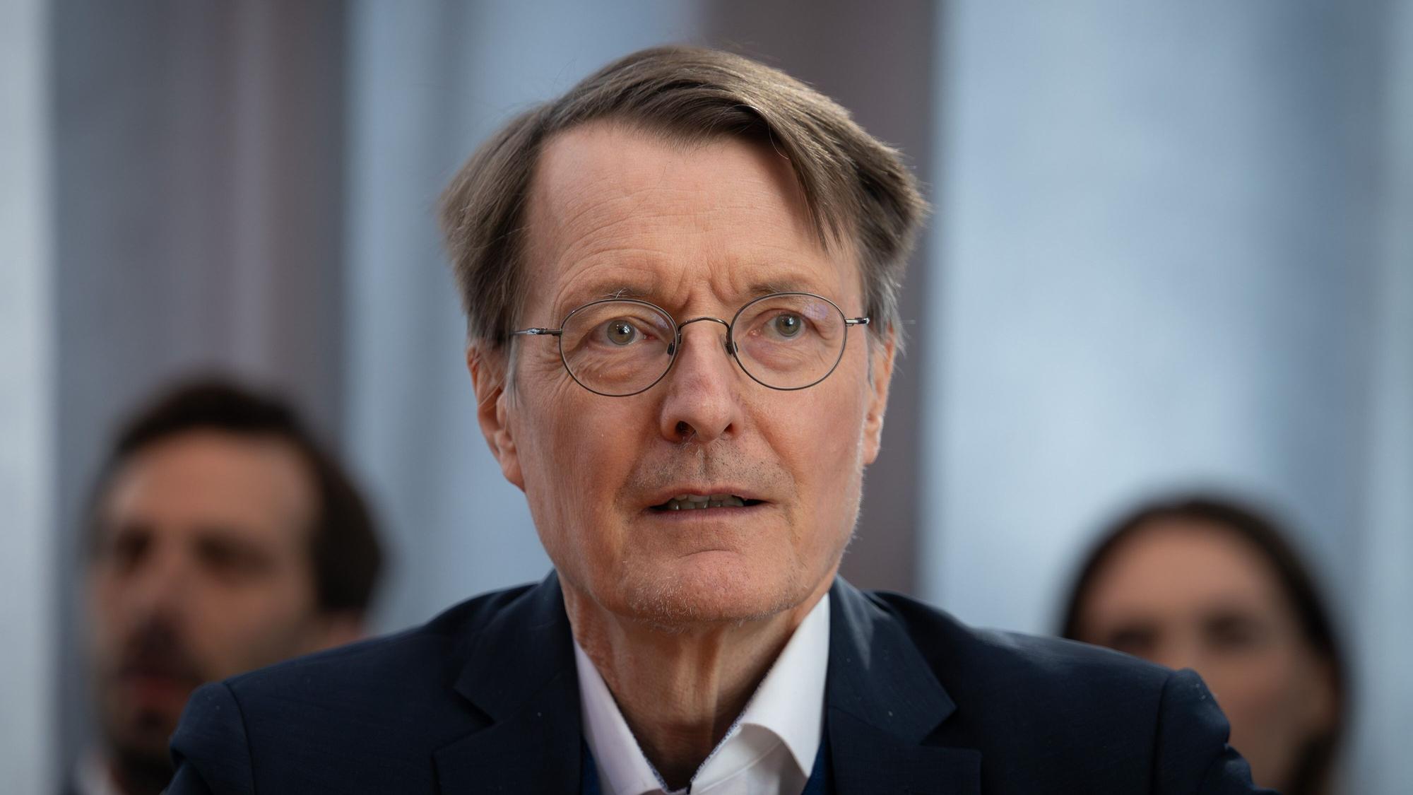 Der Kölner SPD-Politiker Karl Lauterbach hat sich für Klimaanlagen ausgesprochen. (Archivbild)