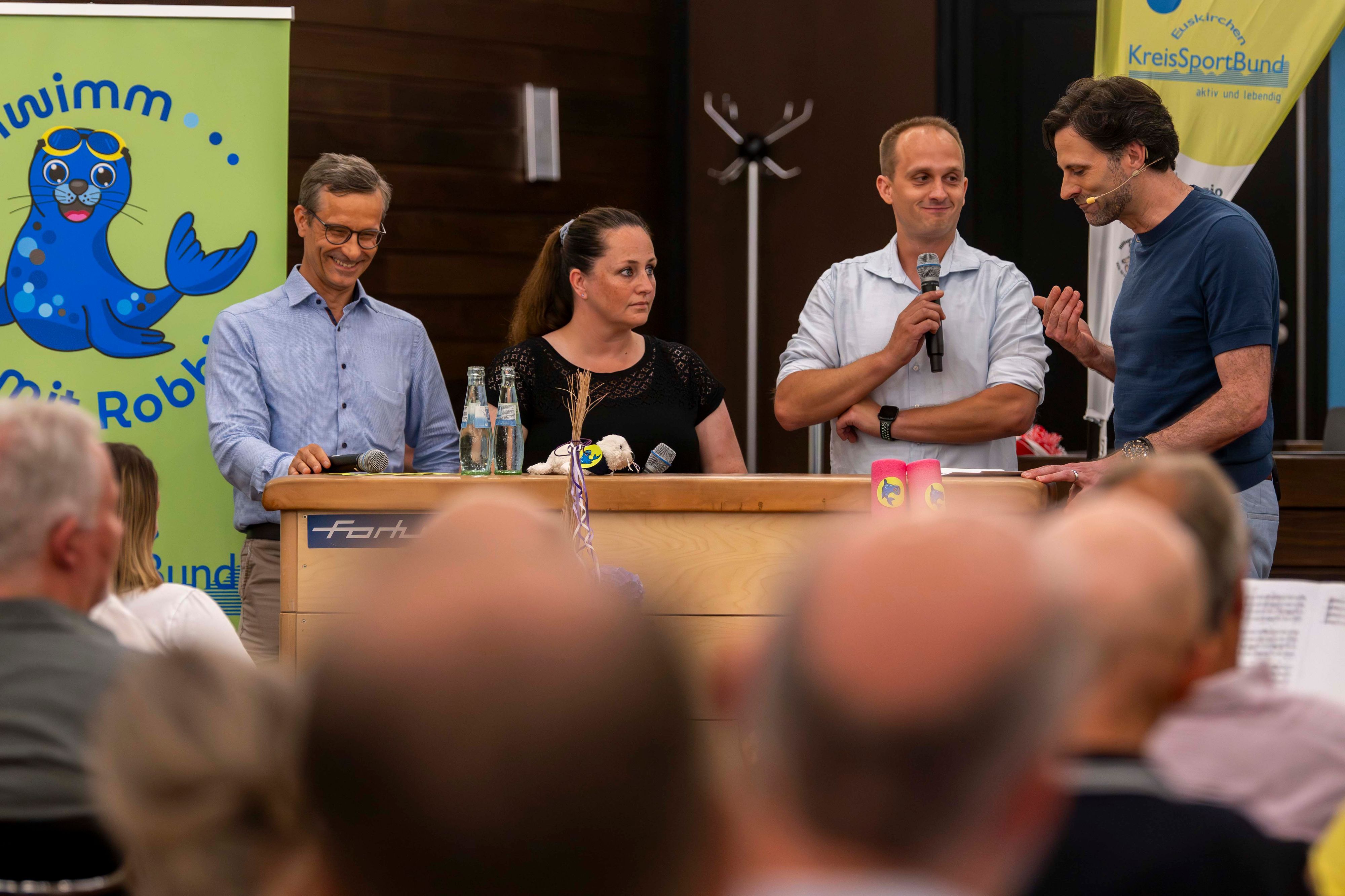 Das Bild zeigt die Mitarbeitenden des KSB während der Talkrunde.
