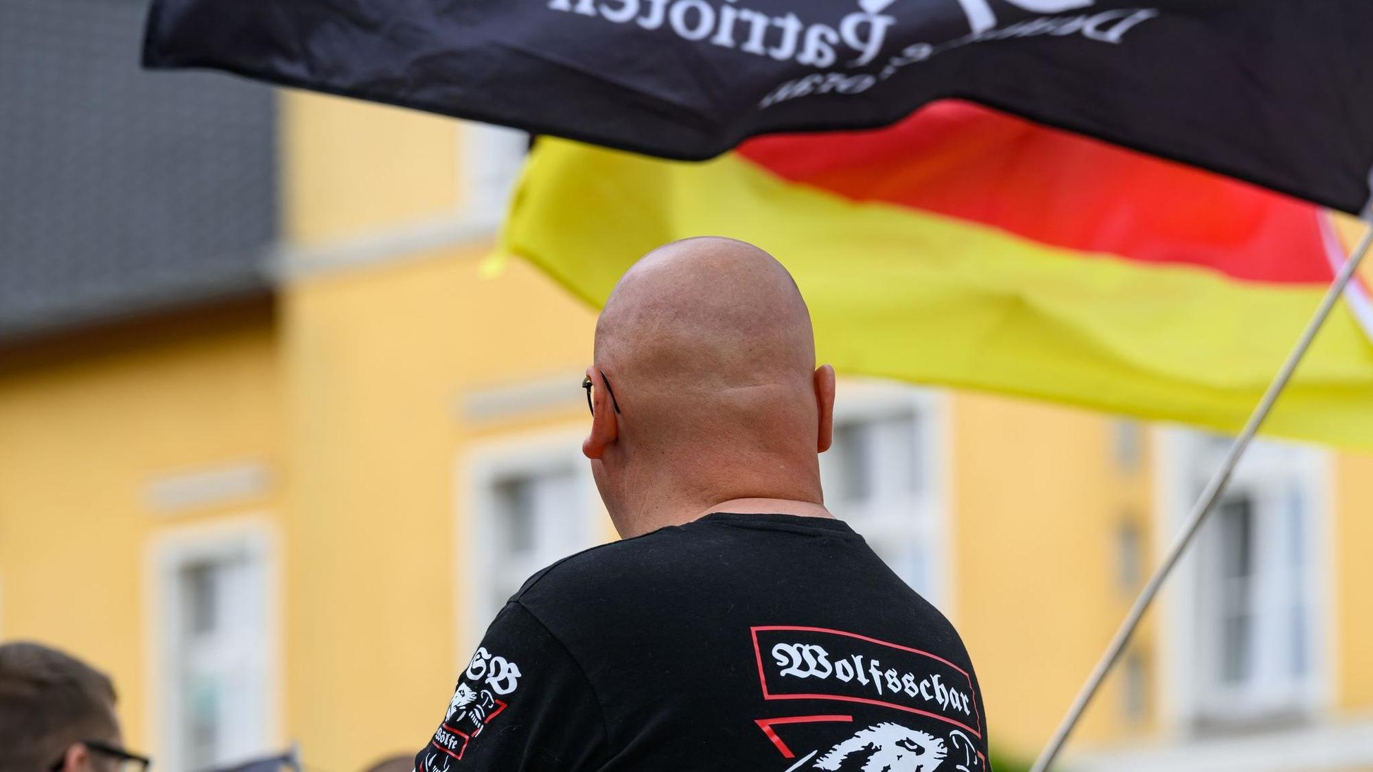 Den größten Zuwachs sieht das Bundesamt für Verfassungsschutz bei den Rechtsextremisten. (Symbolbild)