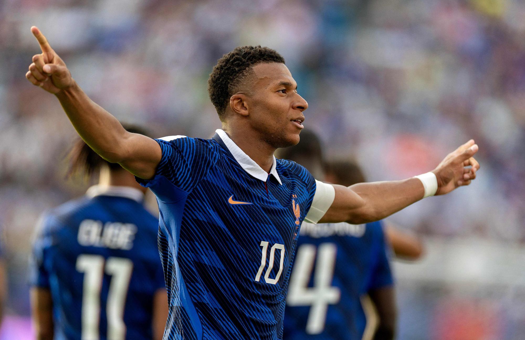 Jubel bei Mbappé nach seinem zweiten Treffer gegen Schweden.
