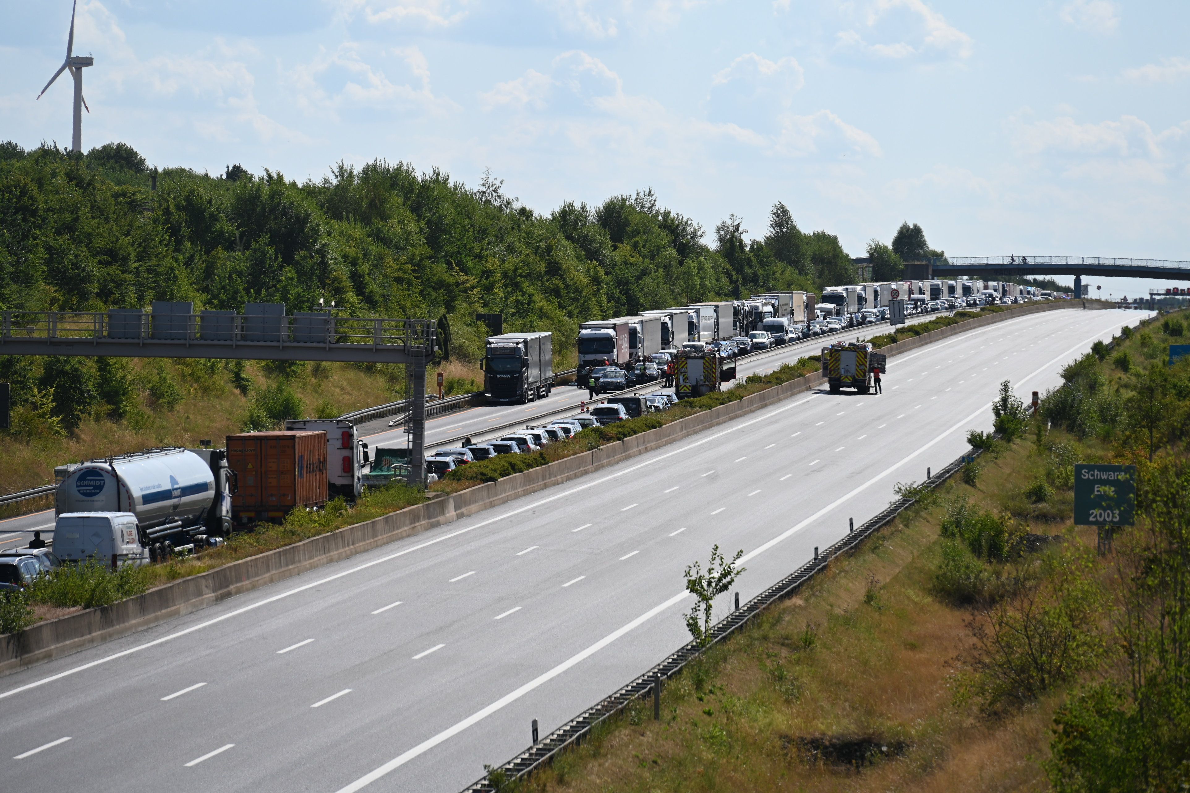 Das Foto zeigt den Stau im Bereich der Unfallstelle.