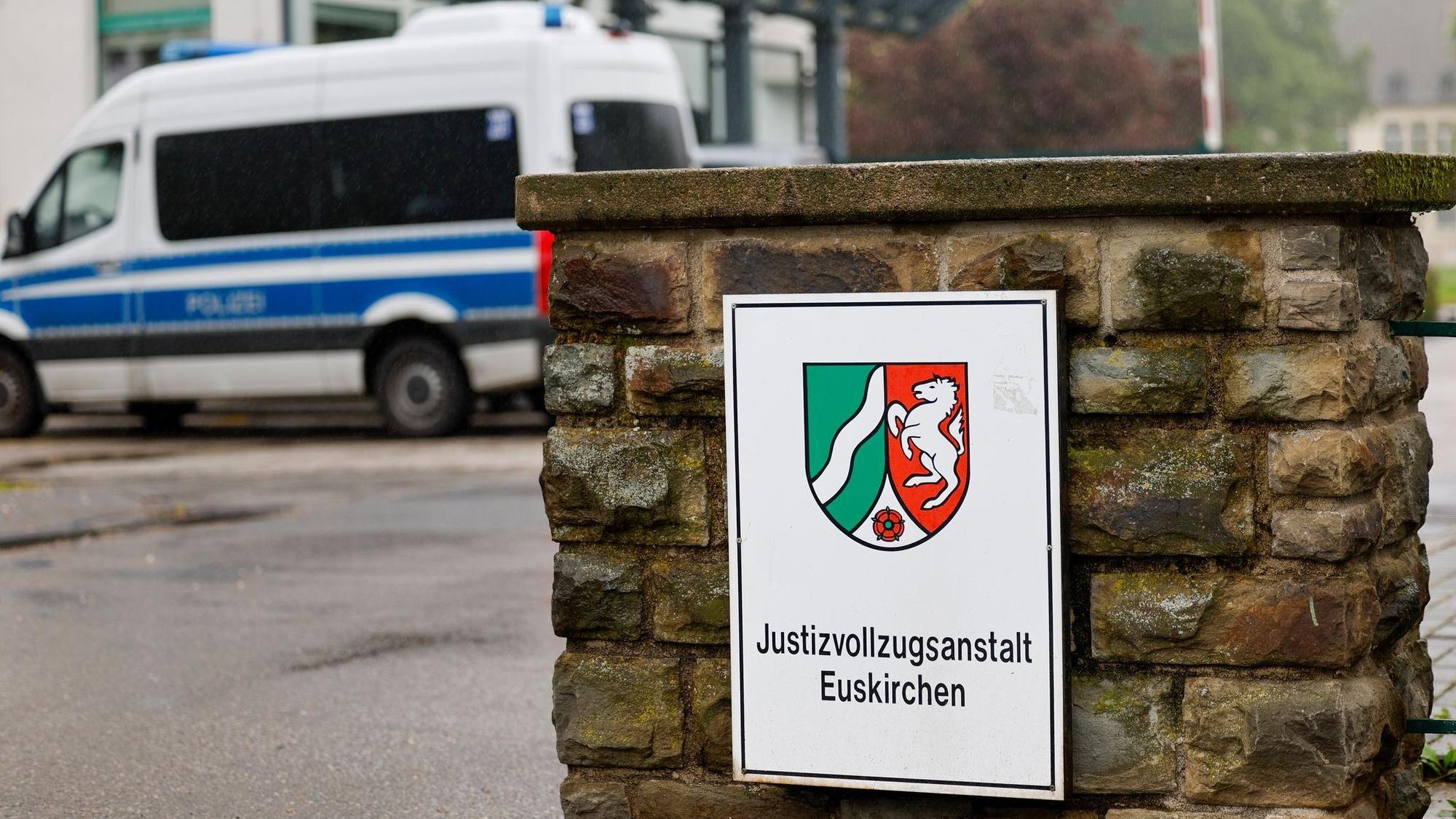 Bei Razzien Anfang Mai wurde auch die JVA Euskirchen durchsucht (Archivfoto)