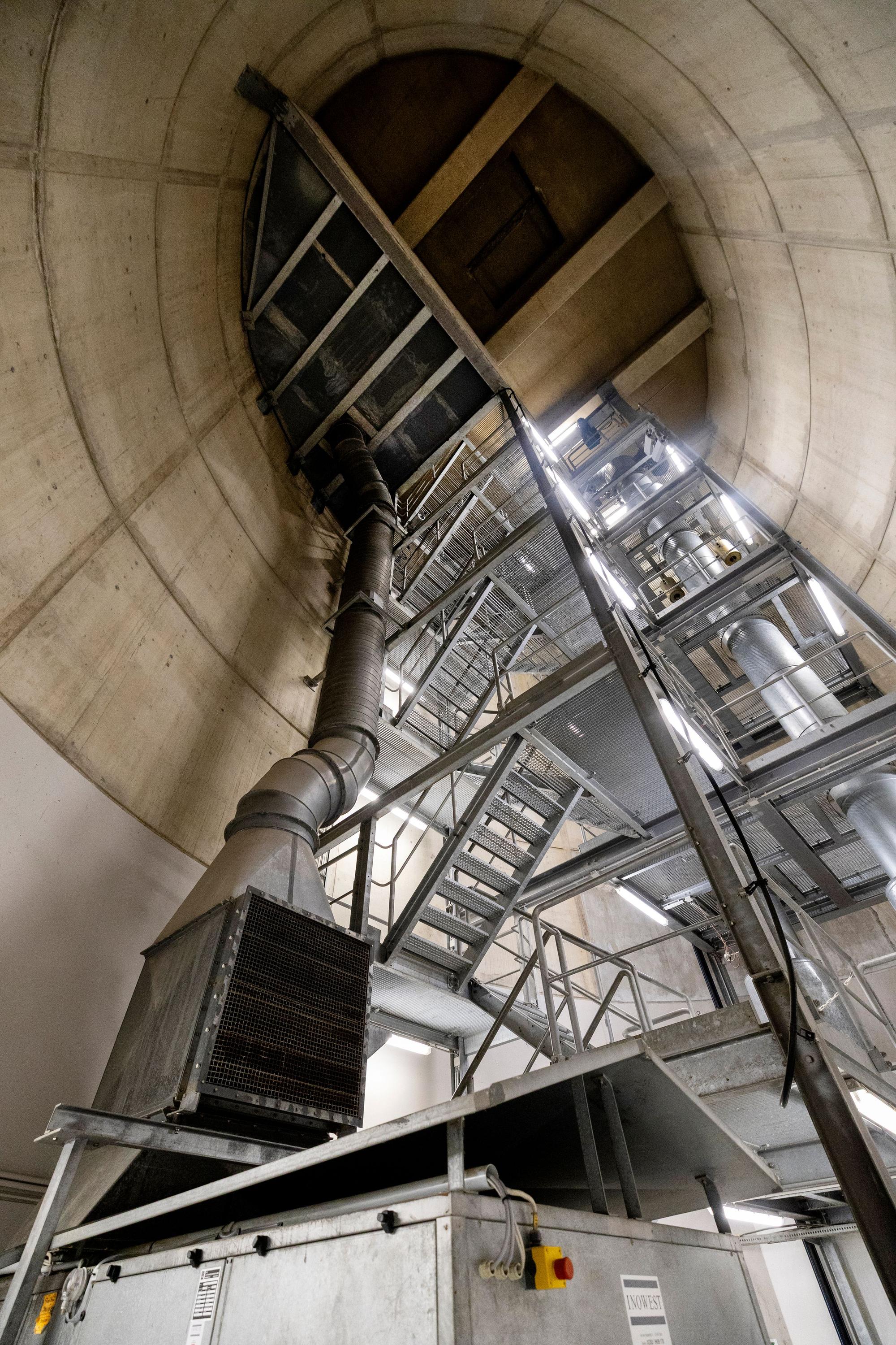 Für die Serie „Köln von unten“
Der Fernwärmetunnel der RheinEnergie unterquert den Rhein um die Wärmenetze im links- und rechtsrheinischen Köln zu verbinden.
Köln
30.06.2026
Foto: Michael Bause