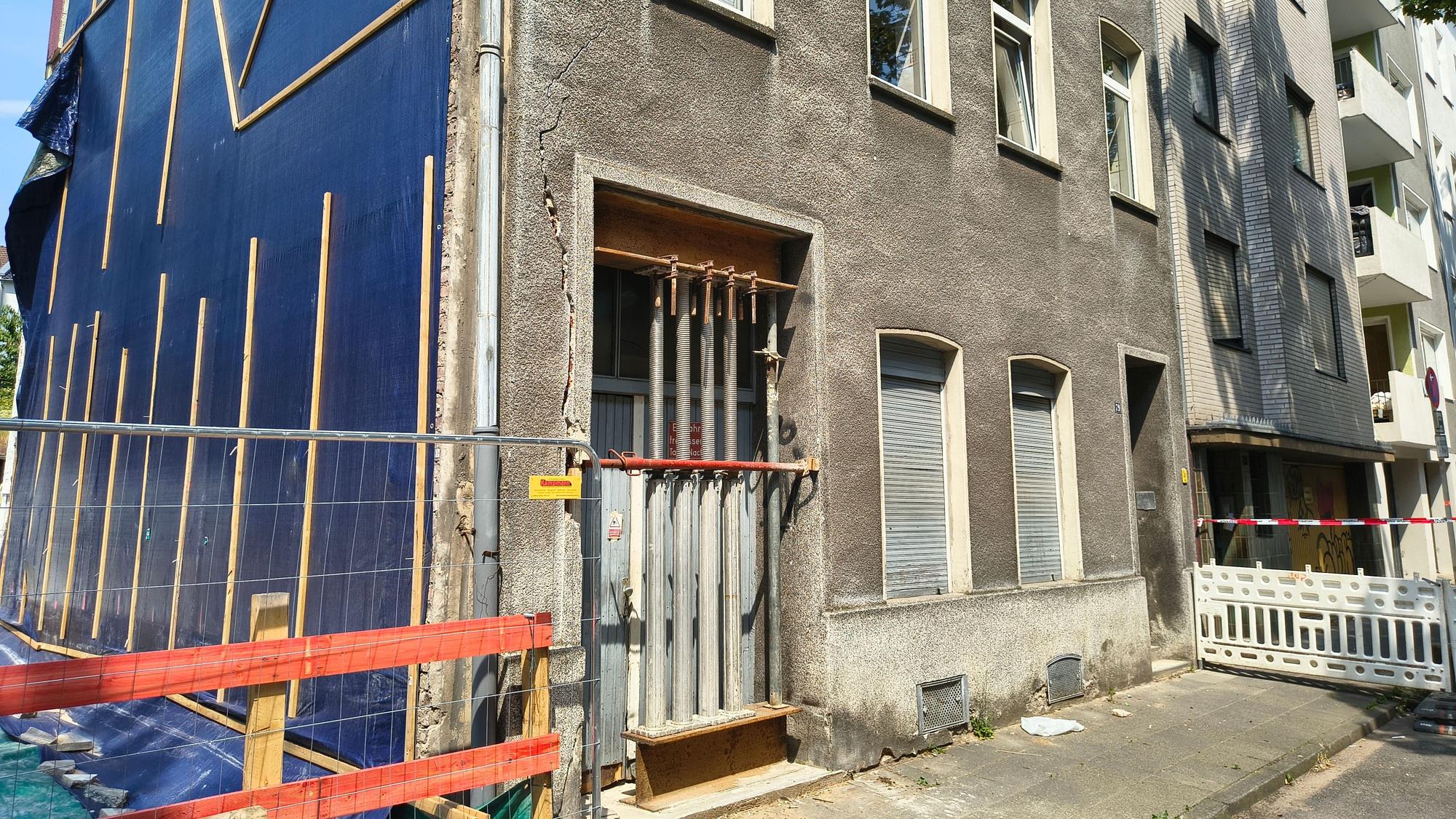 Blick auf das Riss-Haus in der Thumbstraße. Alle Bewohner mussten das Haus verlassen.