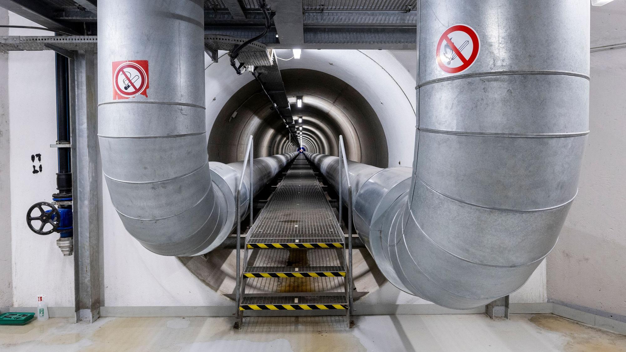 Für die Serie „Köln von unten“
Der Fernwärmetunnel der RheinEnergie unterquert den Rhein um die Wärmenetze im links- und rechtsrheinischen Köln zu verbinden.
Köln
30.06.2026
Foto: Michael Bause