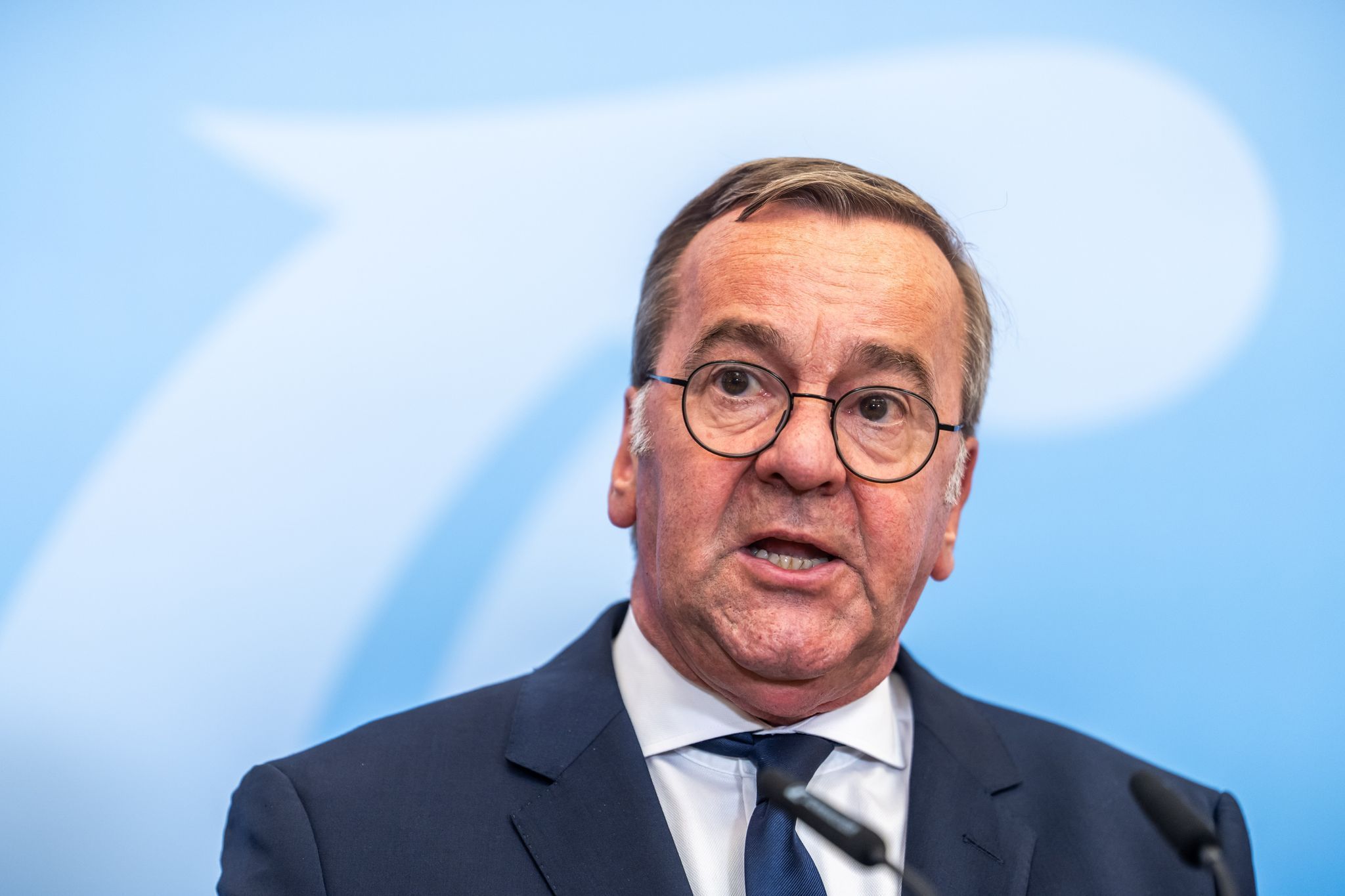 „Im Augenblick gibt es kein Szenario, dass der Korken schnell aus der Flasche kommt“, sagt Verteidigungsminister Boris Pistorius (SPD).