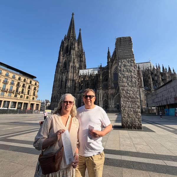 Henrik Kryger und Henriette Kryger sind die ersten, die am 1. Juli ein Ticket für den Dom gekauft haben.