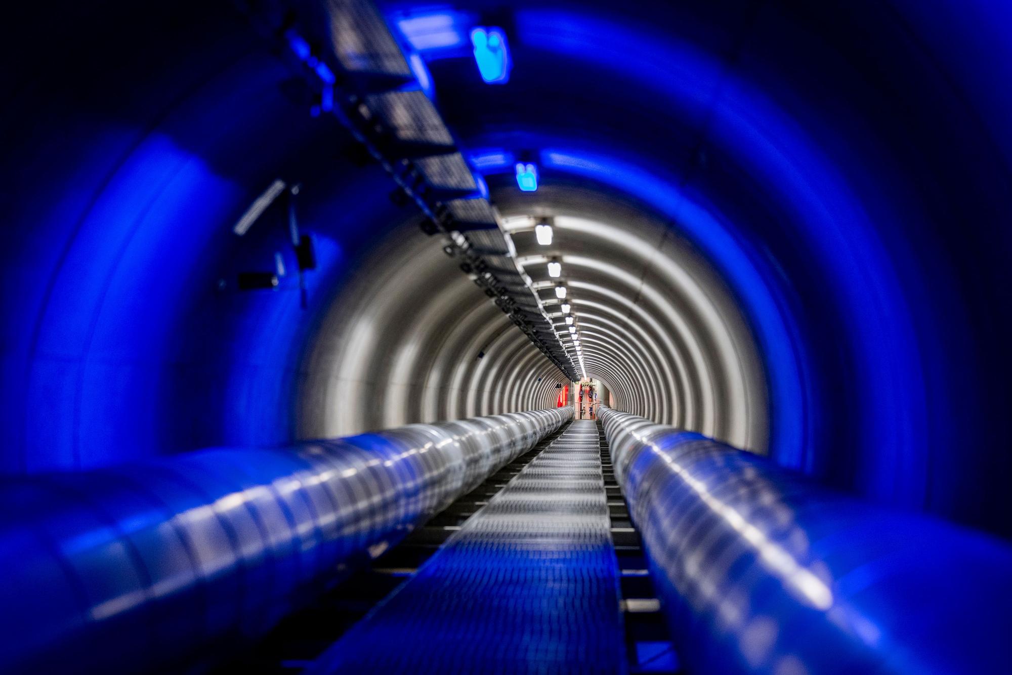 Für die Serie „Köln von unten“
Der Fernwärmetunnel der RheinEnergie unterquert den Rhein um die Wärmenetze im links- und rechtsrheinischen Köln zu verbinden.
Köln
30.06.2026
Foto: Michael Bause