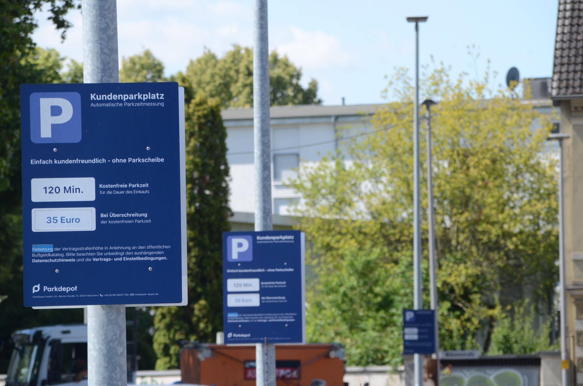 Immer mehr Unternehmen wie Supermärkte vergeben die Bewirtschaftung ihrer Parkplätze an andere Firmen.