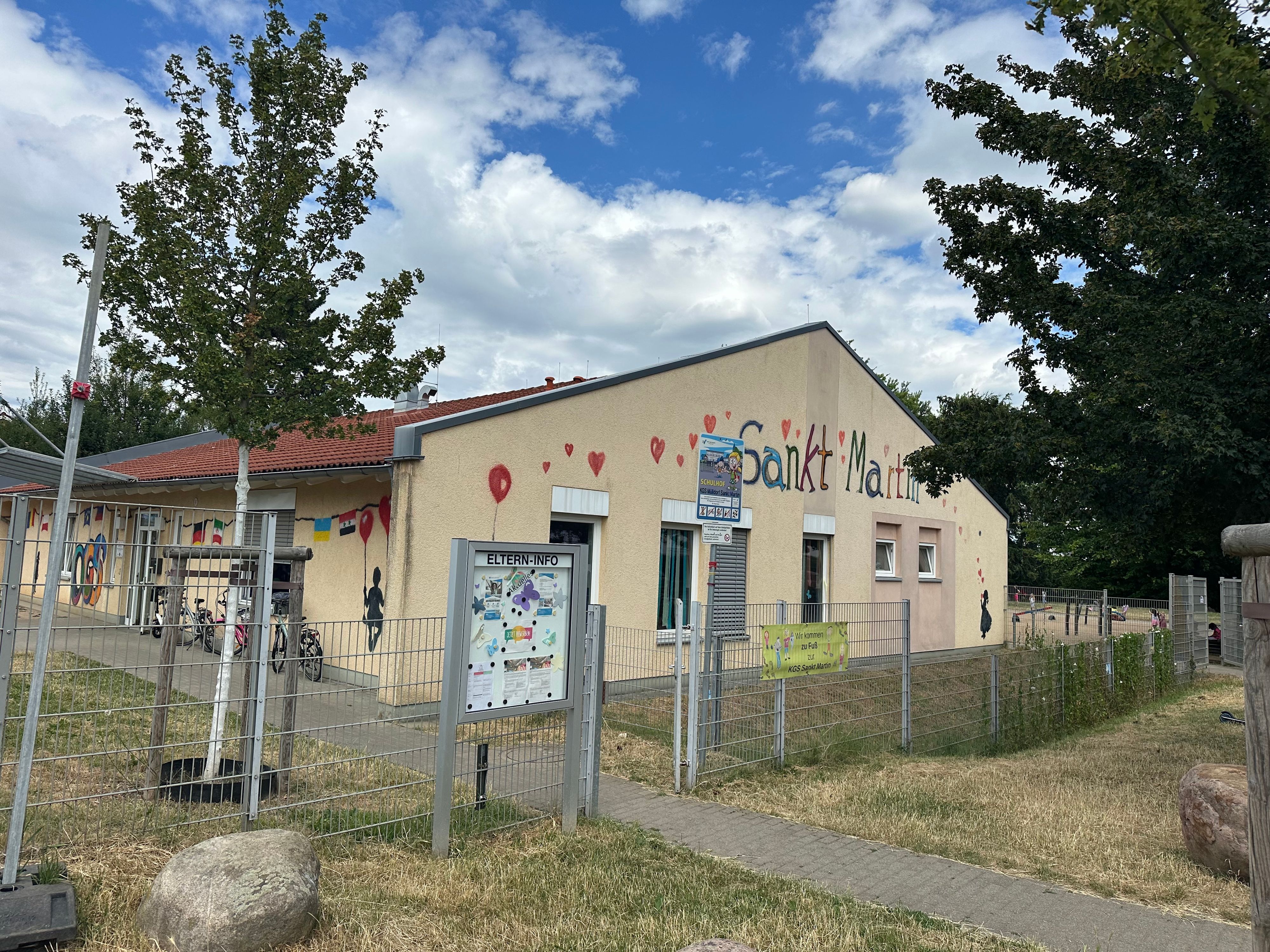 Die Offene Ganztagschule Sankt Martin hat ein eigenes Gebäude an der Schule.
