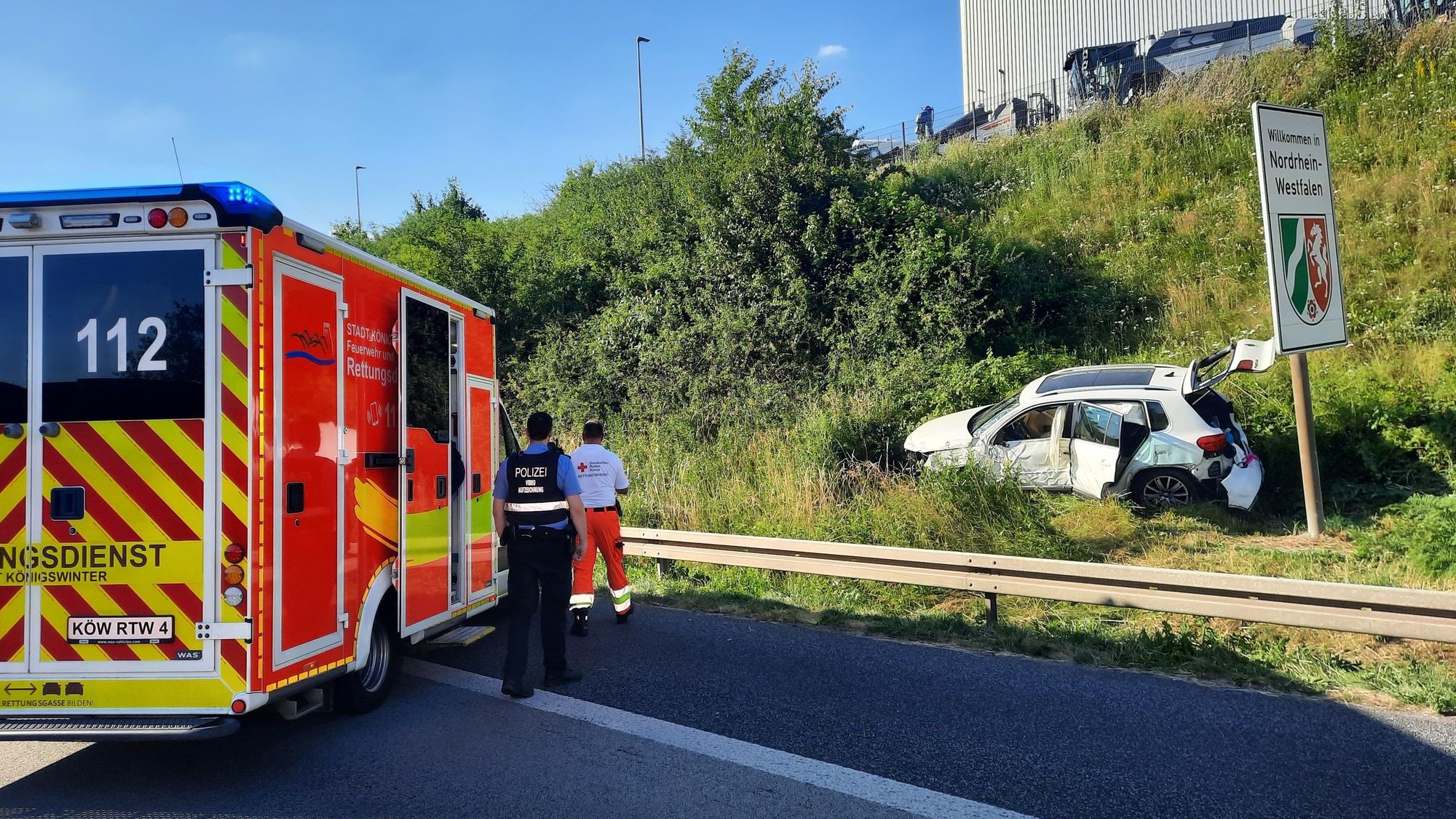 Unfall auf der A3 bei Bad Honnef, kurz hinter der Landesgrenze mit fünf Verletzten (4 Erwachsene, ein Kleinkind)