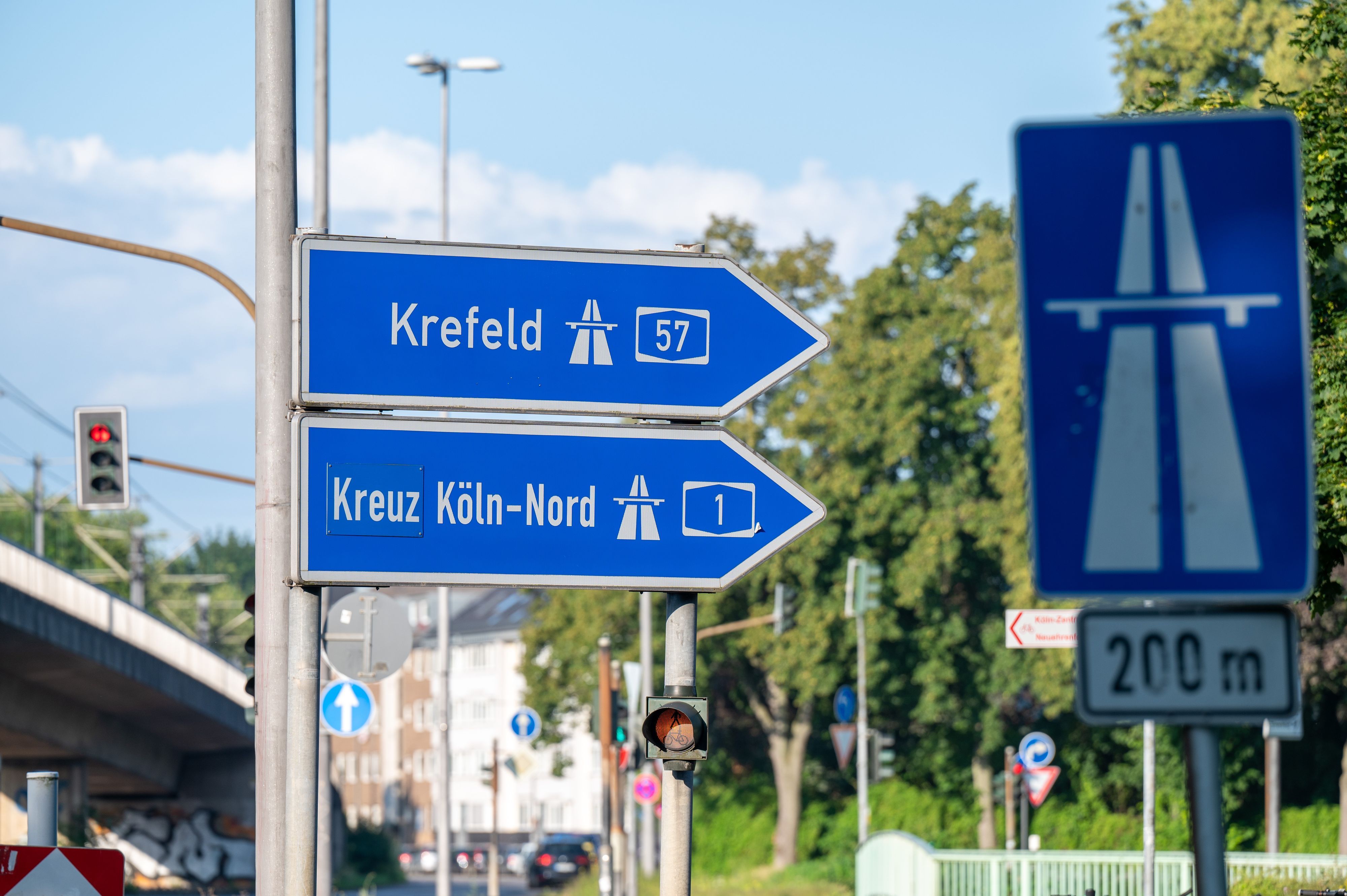 In Köln geht es auf die A57 in Richtung Krefeld. Am Donnerstagvormittag (2. Juli) gibt es bei Neuss aber eine Sperrung.