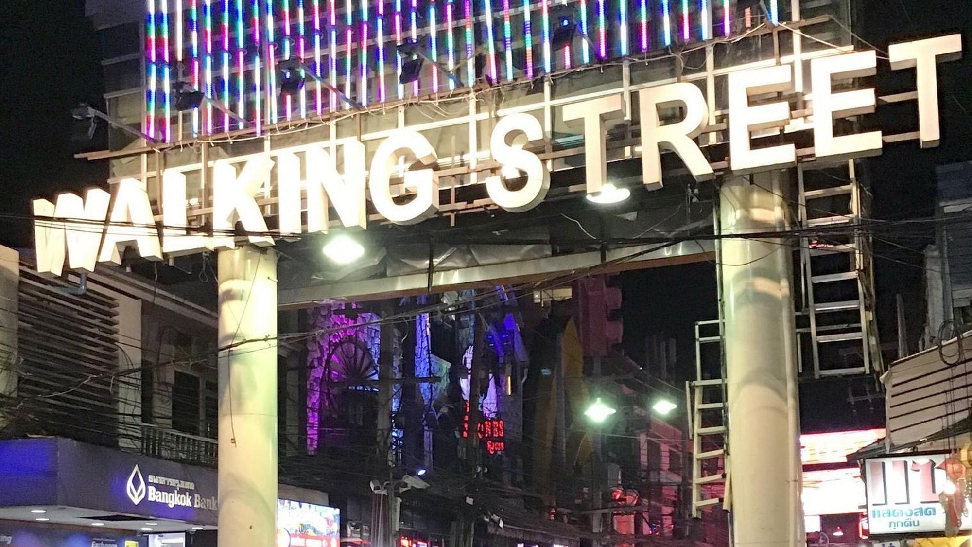 Die Walking Street ist weltweit als Rotlichtviertel bekannt.