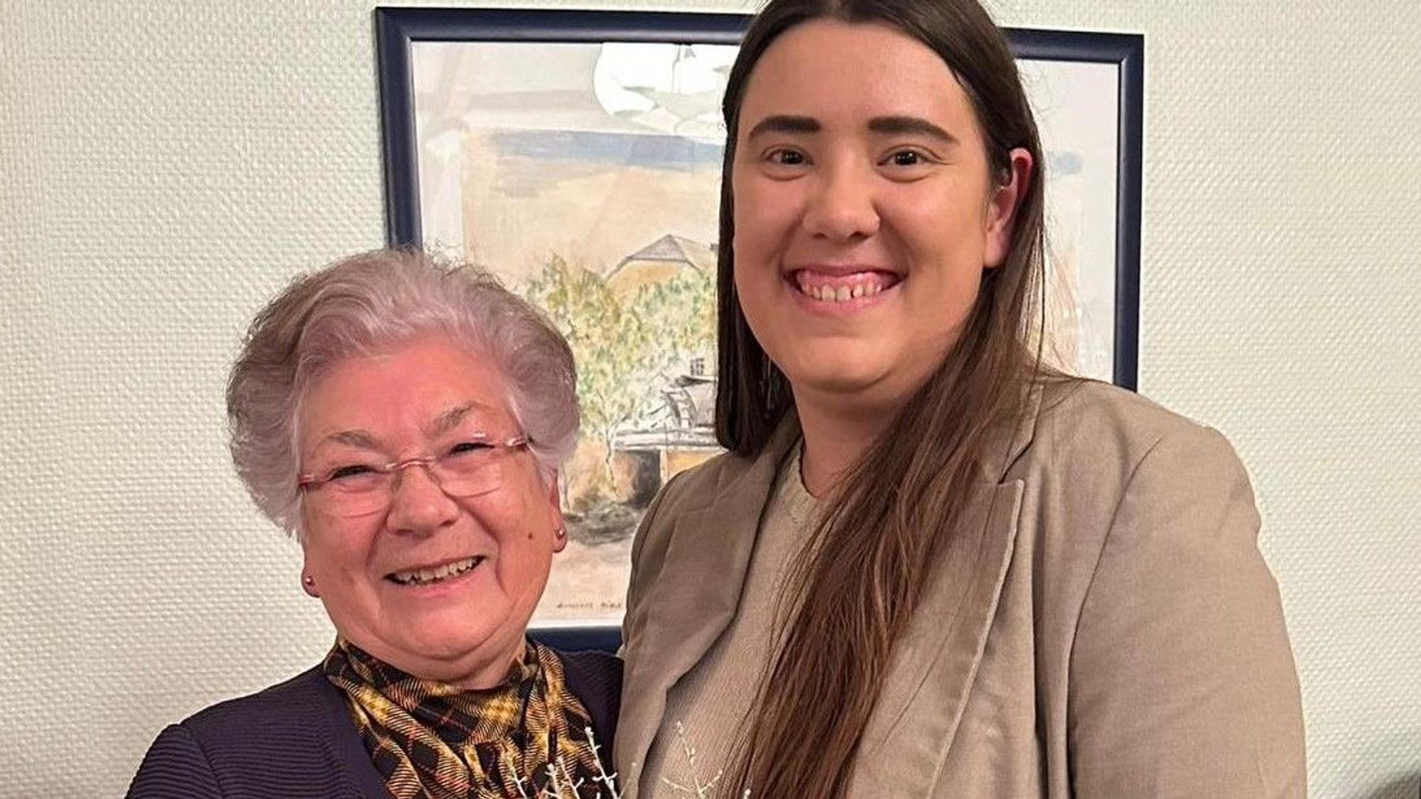 Sibilla Simons will der Einsamkeit alter Menschen etwas entgegensetzen. Auf dem Foto ist sie mit Jennifer Szyeffert (JU) zu sehen.