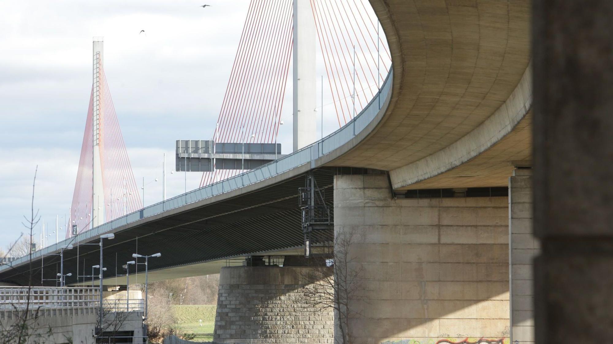 Eine Resolution mit Forderungen im Zusammenhang mit der Sperrung der Bonner Nordbrücke hat der Kreistag Rhein-Sieg jetzt verabschiedet.