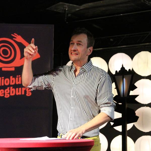 Der Theaterschatz stellte im Kaufhofgebäude das Programm für die neue Spielzeit 2026/2027 vor: Theaterleiter René Böttcher