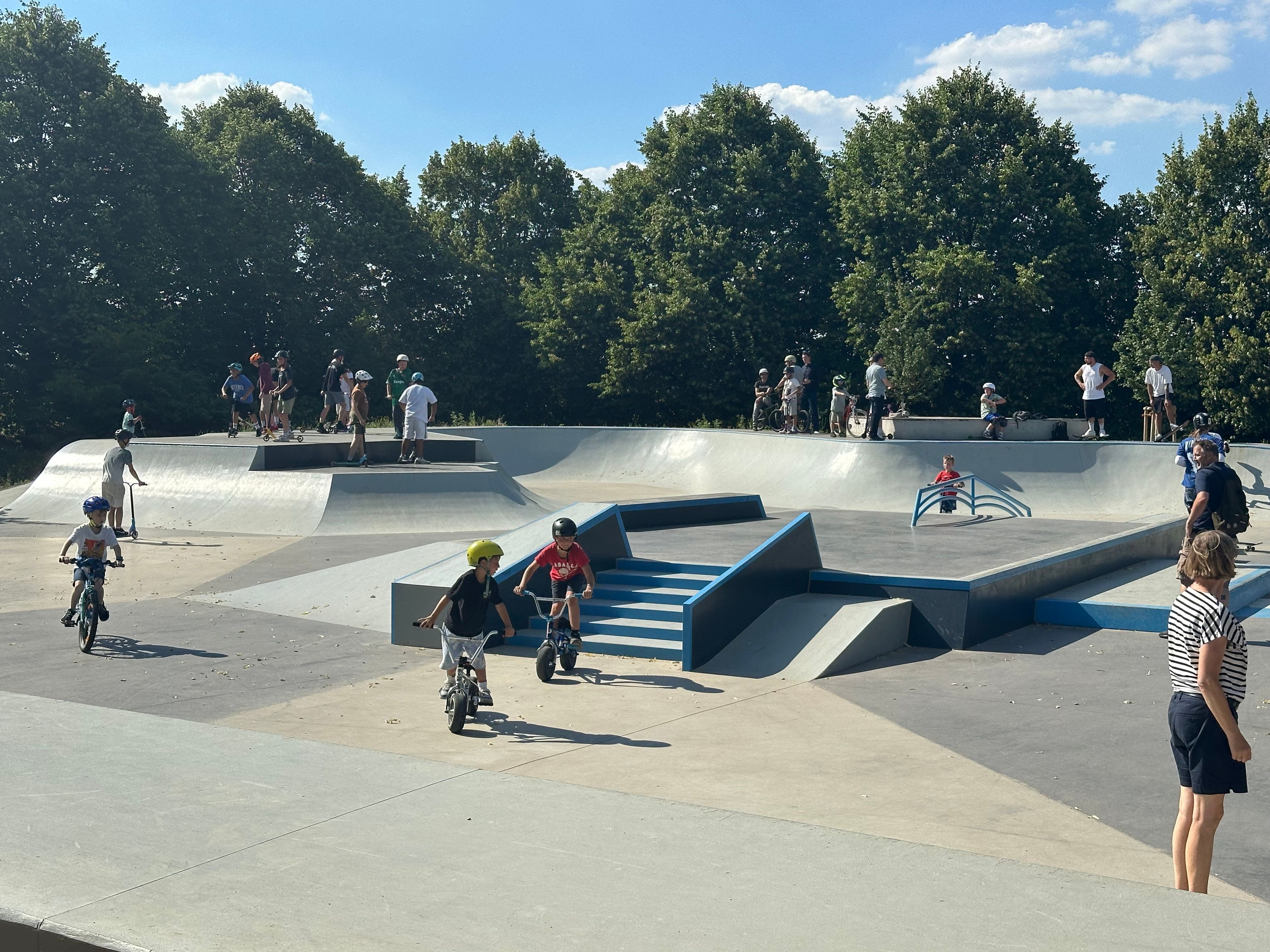Nicht nur Skatebords auch BMX-Räder dürfen auf Skatepark fahren.