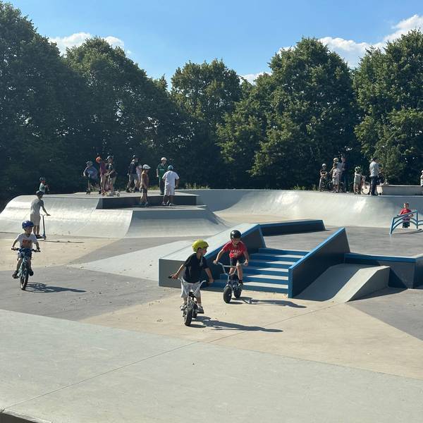Nicht nur Skatebords auch BMX-Räder dürfen auf Skatepark fahren.