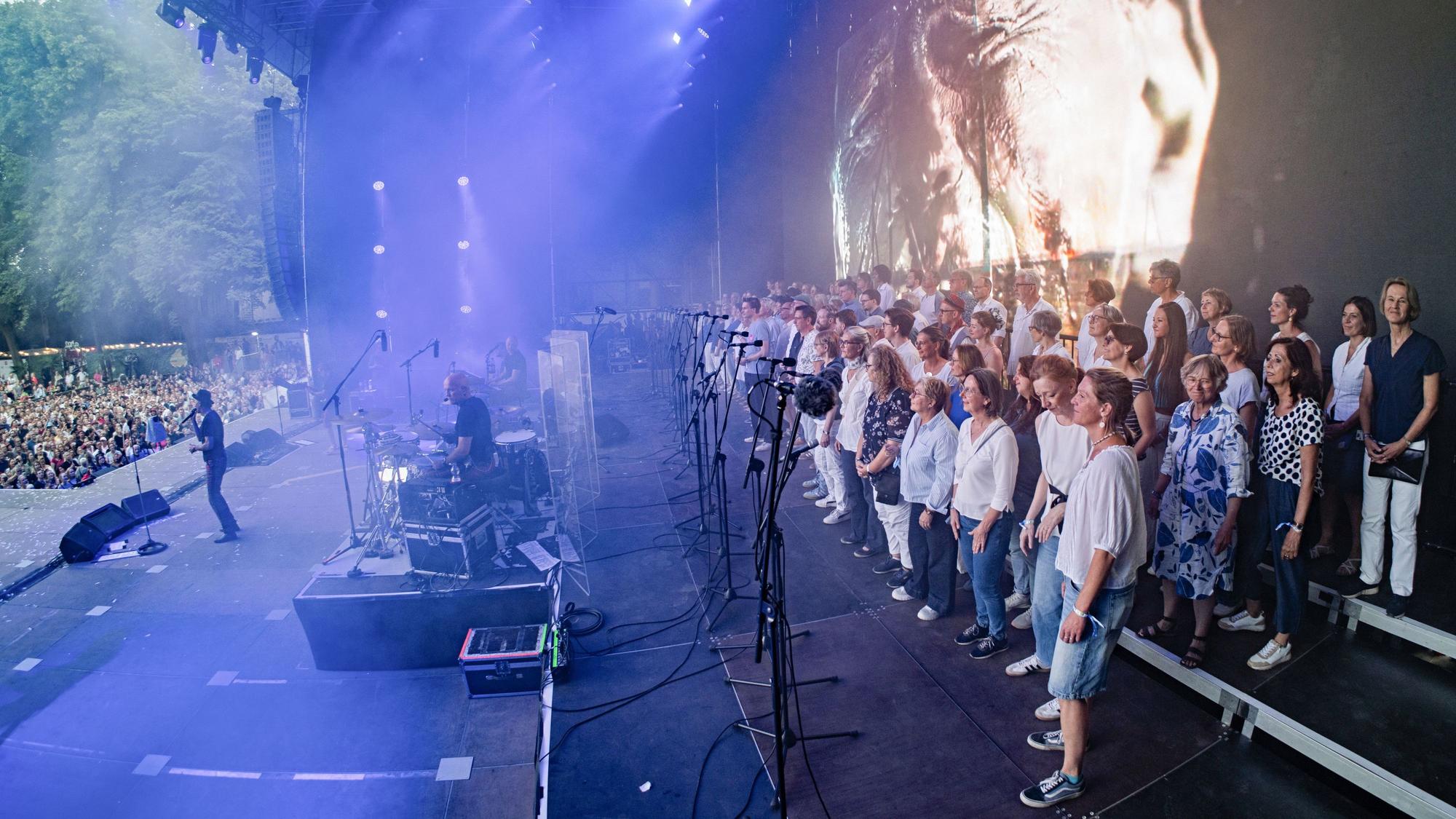 Die Band Brings mit dem Chor der Uniklinik Bonn.