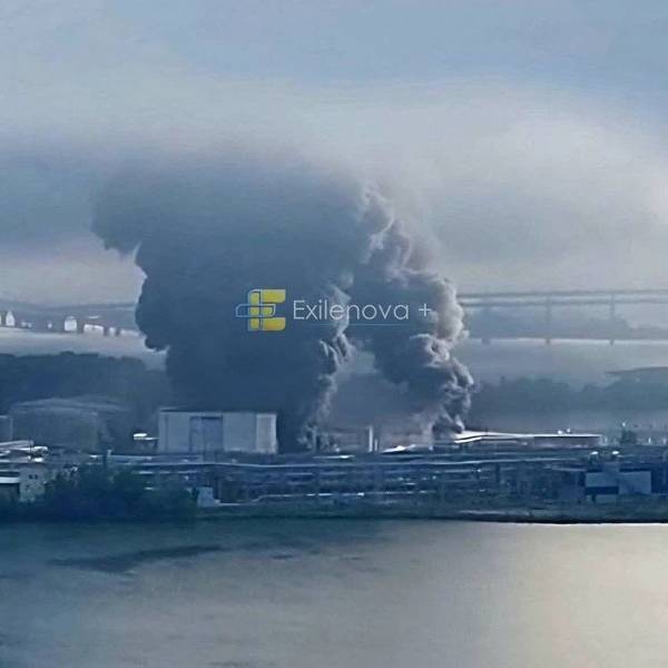 04.07.2026: Das Bild soll brennende Ölanlagen in St. Petersburg zeigen.