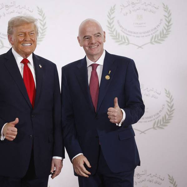 US-Präsident Donald Trump und Fifa-Präsident Gianni Infantino heben die Daumen.