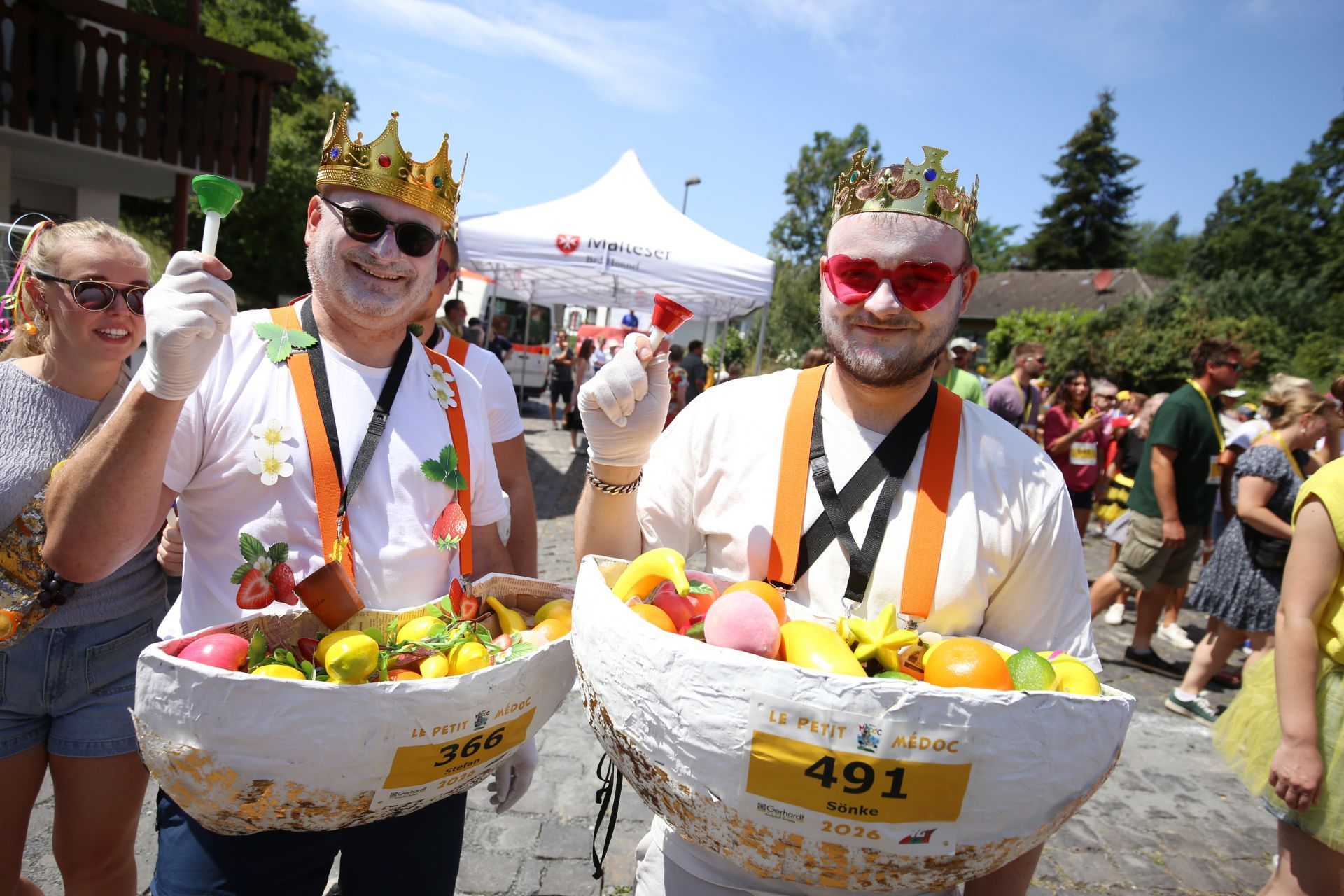 Die Könige der Zitrusfrüchte aus Königswinter-Oberdollendorf gingen gut versorgt an den Start und wurden Sieger als die Obstkörbekönige beim Petit Médoc 2026.