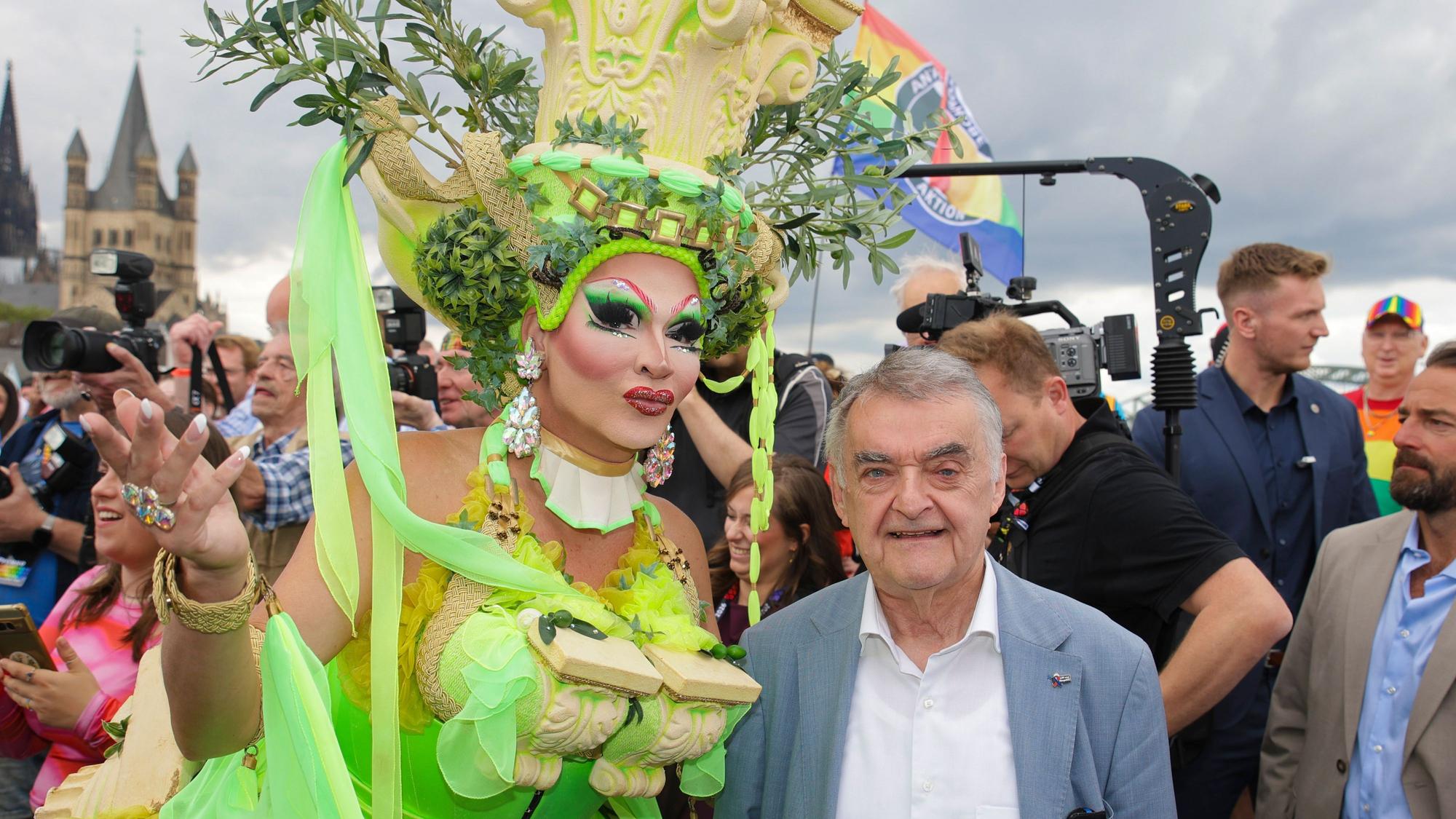 05.07.2026:Herbert Reul (NRW Innenminister) Cologne Pride 2026(CSD-Parade 2026) auf der Hohenzollernbrücke in Köln.Foto:Dirk Borm