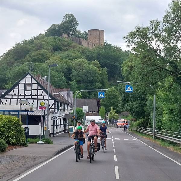 Siegtal pur 2026: Die Strecke mit Burg Blankenberg im Hintergrund ist besonders schön.