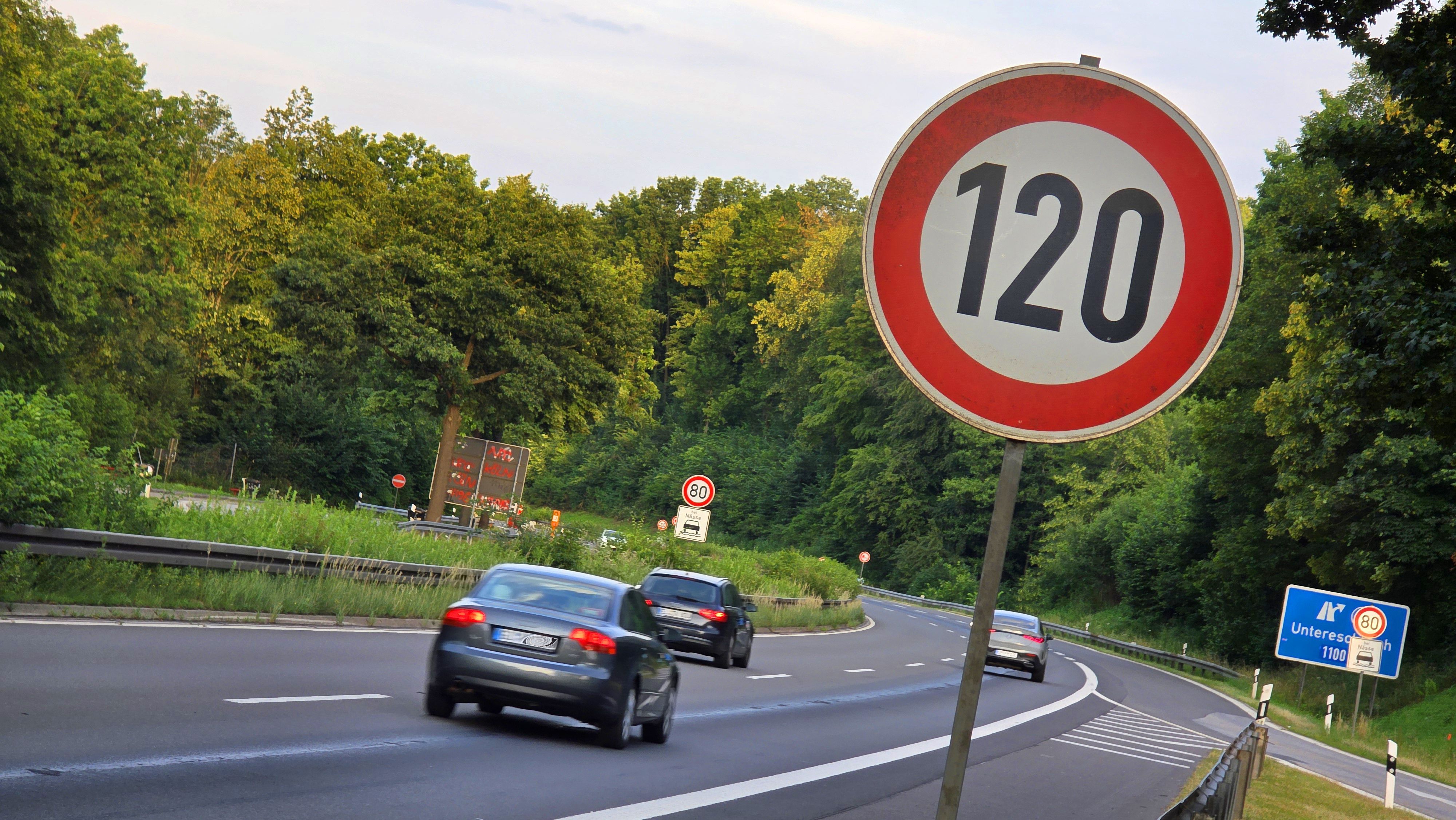 Das Foto zeigt die Autobahn A4