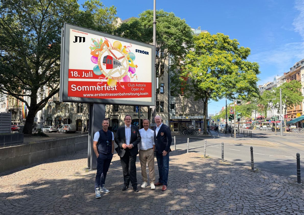 V.l.: Musiker Torben Klein, Manager und Politiker Hendrik Biergans, Hermann Meyersick von Ströer und Marcus Petry, Präsident der KG 1. Straßenbahnsitzung