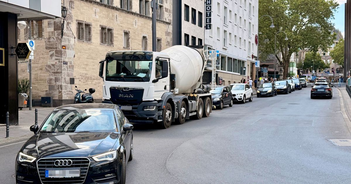 Stau am Dom: CDU und FDP wollen Trankgasse in Kölner Altstadt für Autos ...