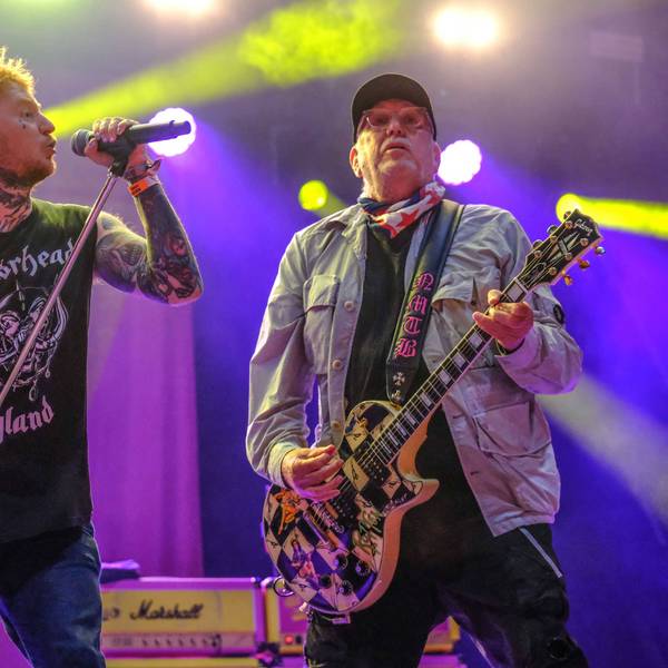 Sex Pistols feat. Frank Carter. Beautiful Days Festival. Escot House, Ottery St Mary, Devon, Großbritannien, 16.08.2025. B5776. Die Sex Pistols mit Frank Carter auf der Hauptbühne beim Beautiful Days Festival 2025. Die Sex Pistols bestehen aus Paul Cook, Steve Jones und Glen Matlock.