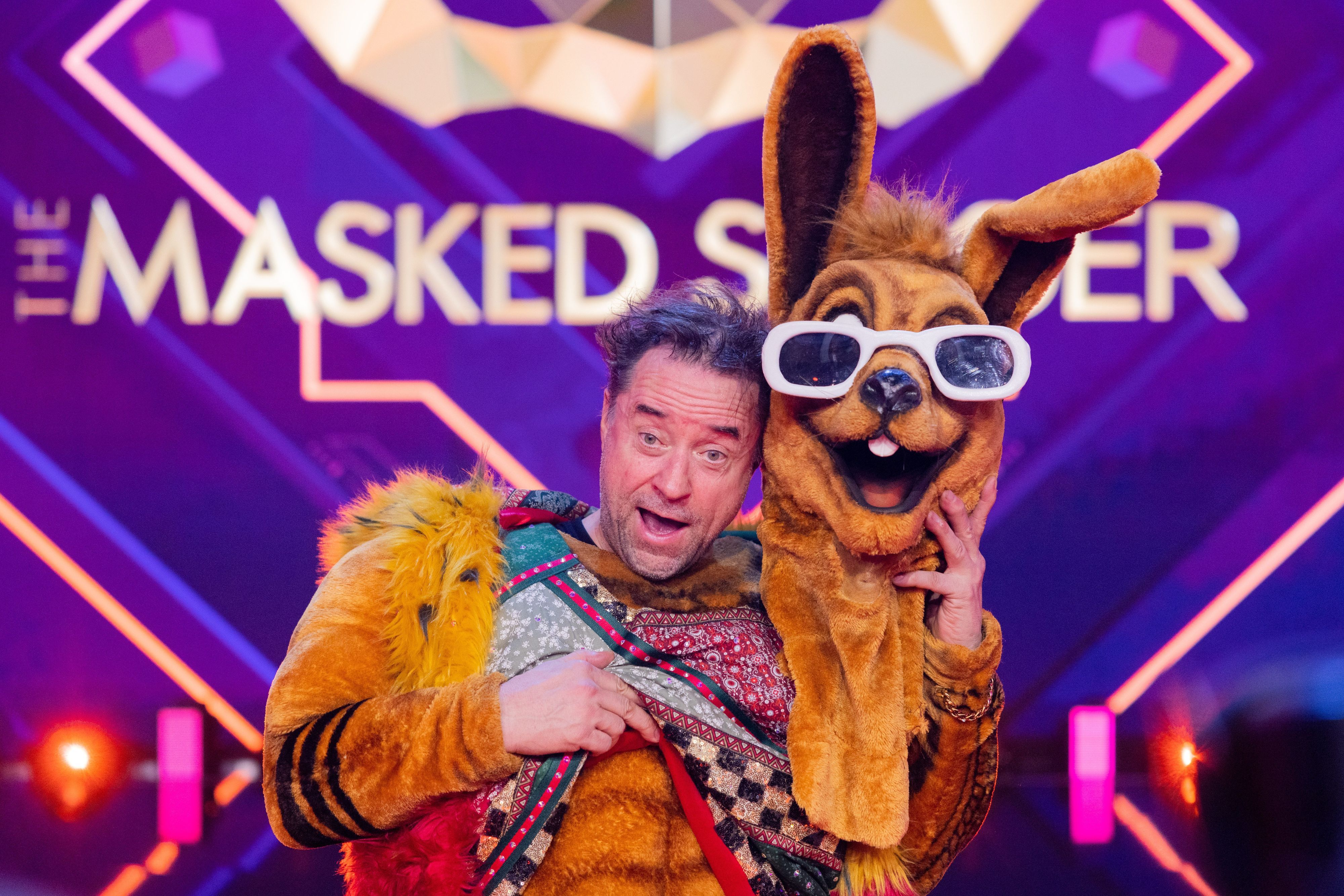 Jan Josef Liefers, Schauspieler, steht als Figur „Das Känguru“ in der ProSieben-Show „The Masked Singer“ auf der Bühne.