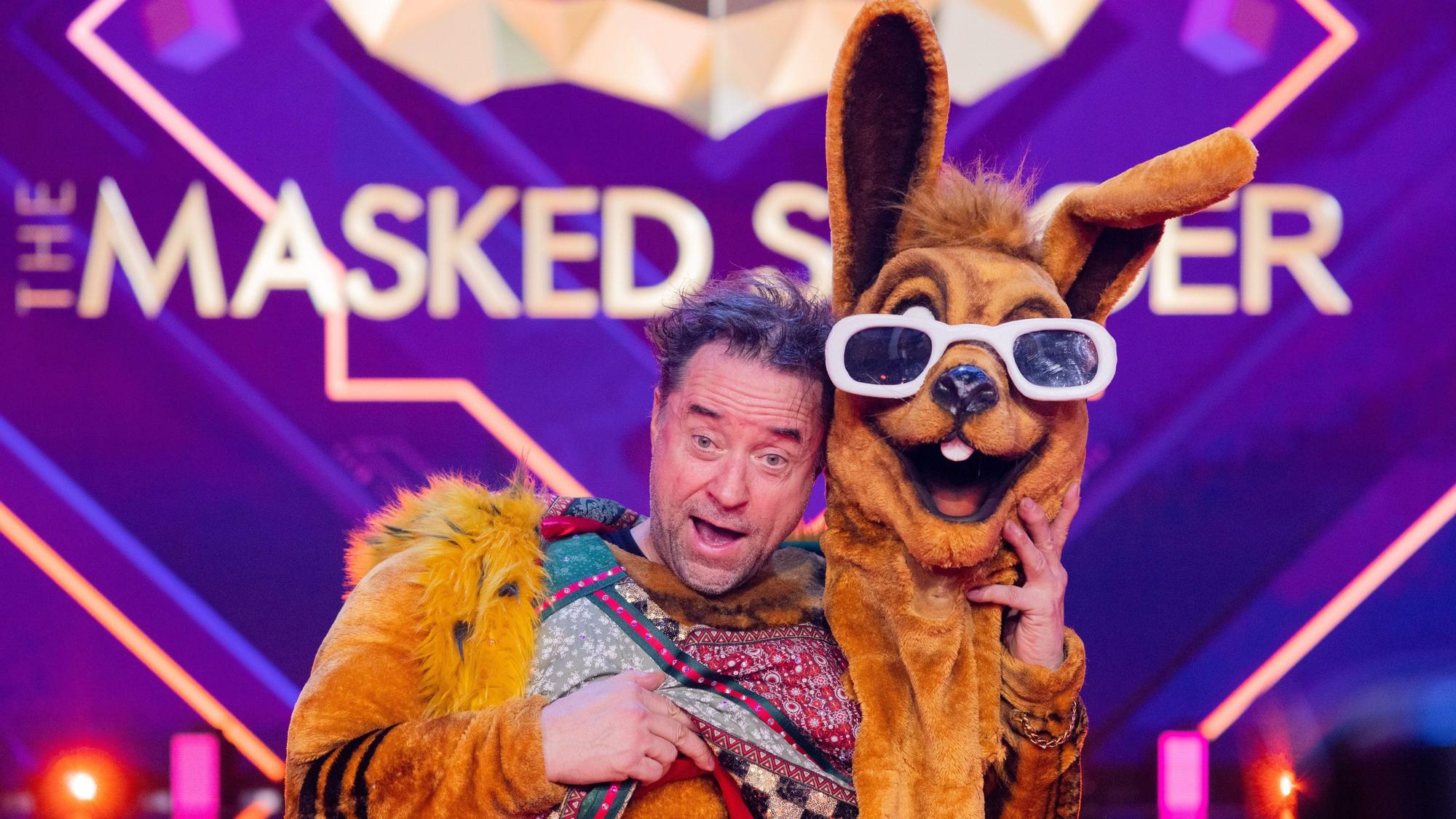 Jan Josef Liefers, Schauspieler, steht als Figur „Das Känguru“ in der ProSieben-Show „The Masked Singer“ auf der Bühne.