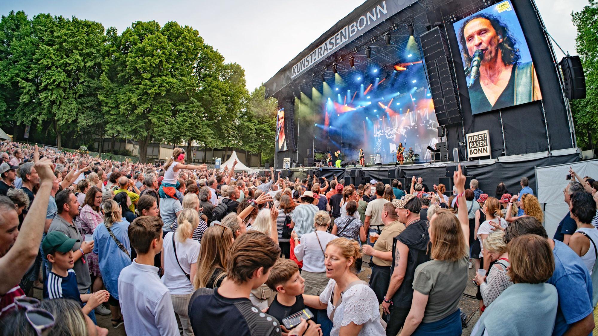 Blick auf die Bühne beim Brings-Konzert in Bonn.