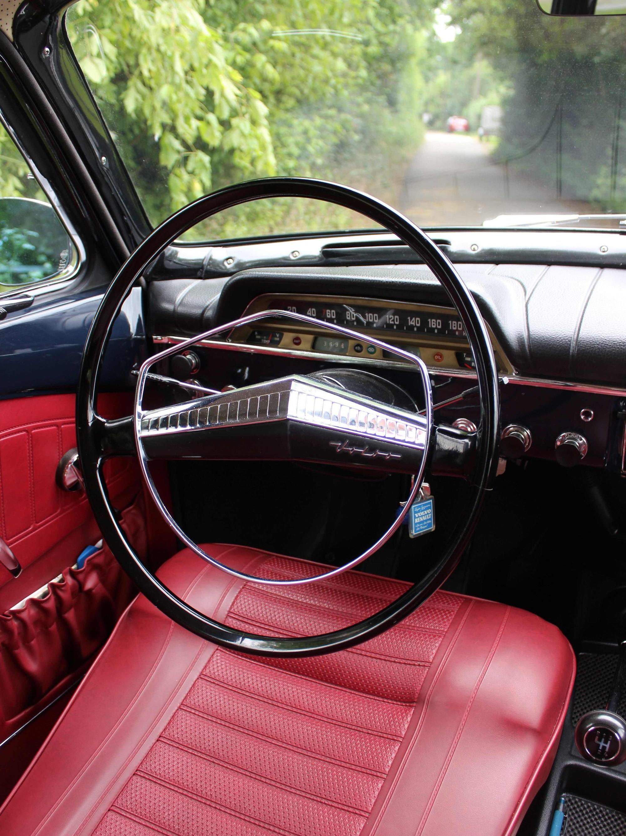 Lenkrad und Fahrersitz im Volvo P 121 von Tobias Ernst