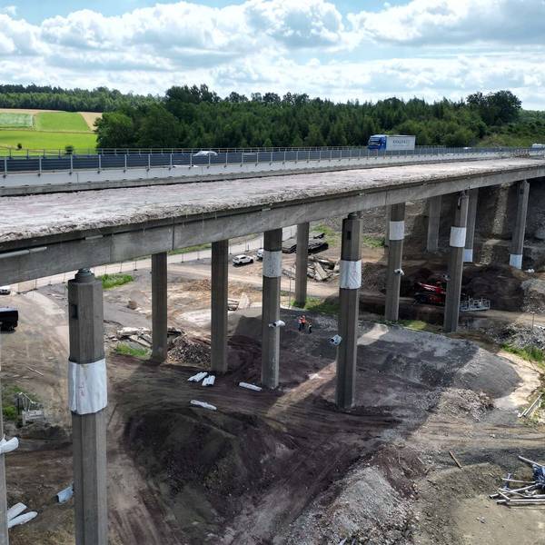 Am Sonntag wird eine Brückenhälfte der Talbrücke Ottfingen Geschichte sein: Das Bauwerk wird kontrolliert gesprengt.